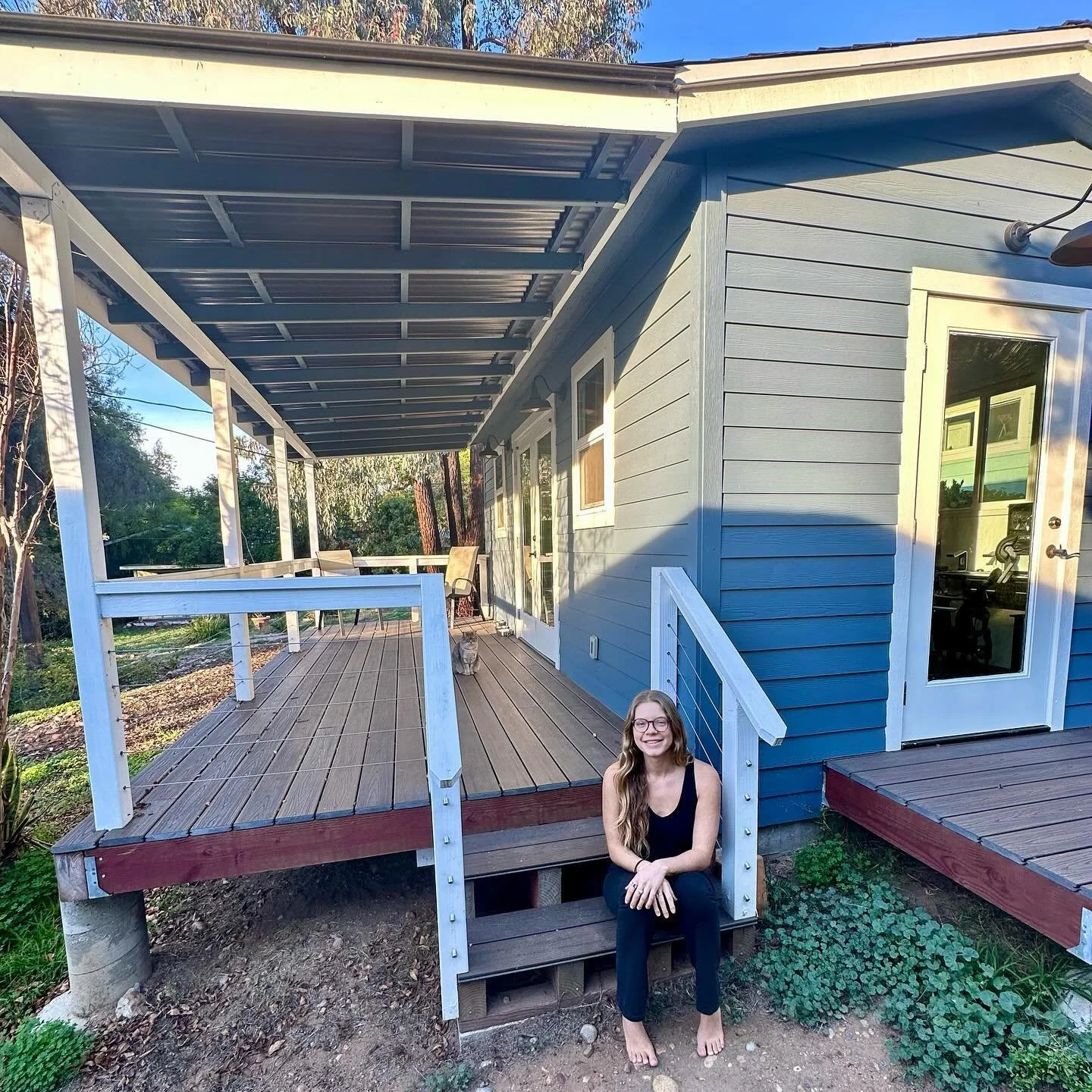 New Year New Office!!!💙

In all honesty, the second half of 2023 was difficult for me. Full of fear, chaos, self doubt, confusion, tears, depression, anxiety. I questioned changing my career all together. 

Nothing really prepares you for how challe