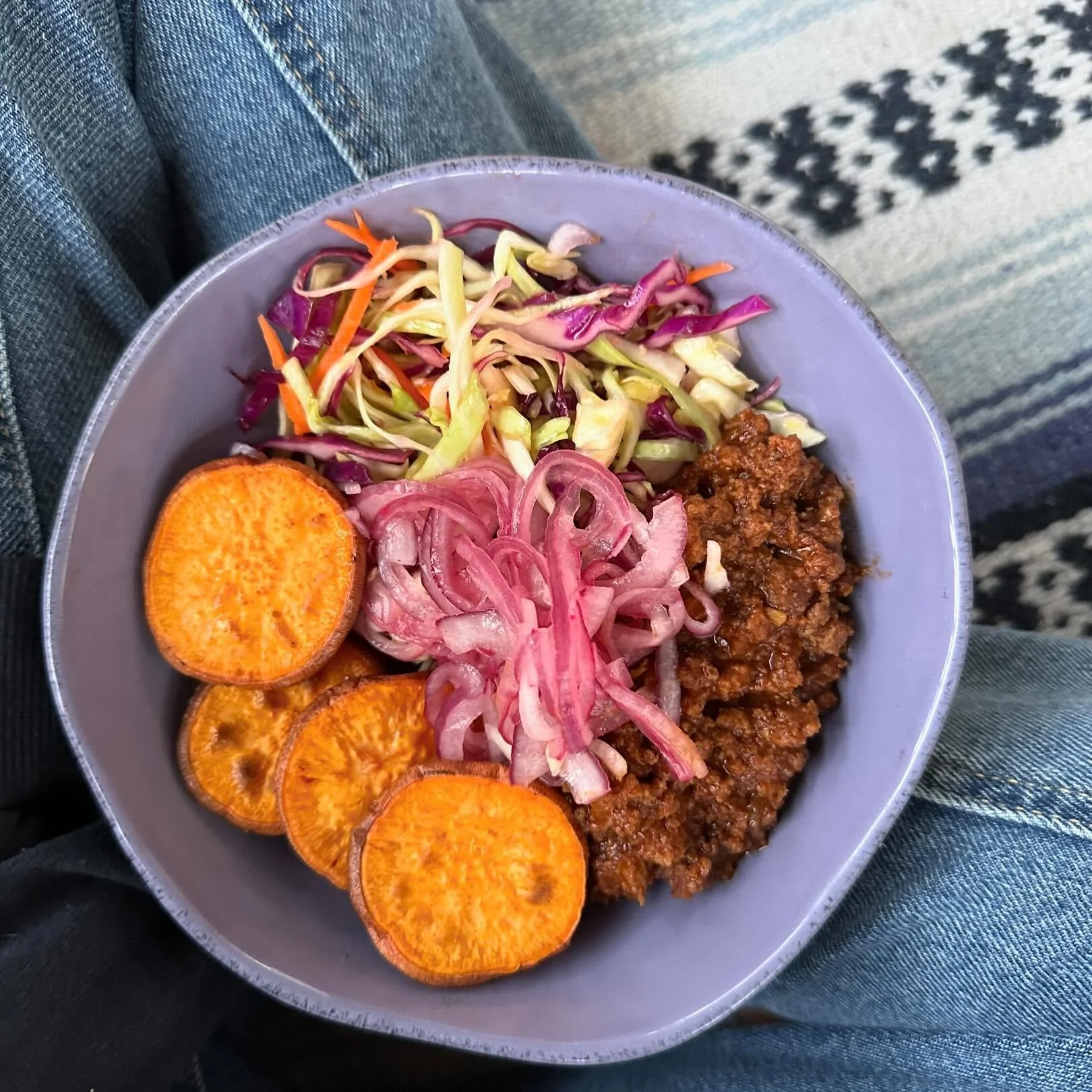 Sloppy Joe Bowl

Relatively quick.. and delicious. 

I didn&rsquo;t measure cause I tend to cook intuitively but here&rsquo;s a rough estimate on sloppy joe ingredients:

&bull;1lb ground beef 
&bull;1/2 yellow onion diced 
&bull;3 cloves garlic dice