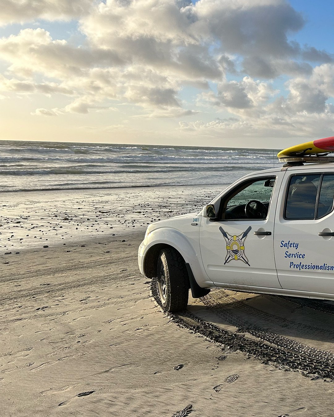 @solanabeach_lifeguards &mdash; 3/3 ⁠
⁠
This was as a volunteer project for the association. Sales and distribution were managed independently. ⁠
⁠
&mdash;⁠
⁠
#b2creativestudio #design #agency #studio #volunteering #givingback #encinitas