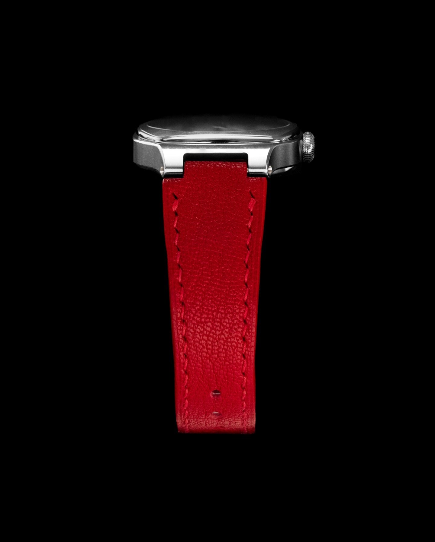 In addition to the integrated stainless steel bracelet, our customers can pre-order high-quality vegetable-tanned leather straps from Udol Leather. This handmade red strap is crafted from Ch&egrave;vre Crispe goat leather sourced from Relma Tannery i