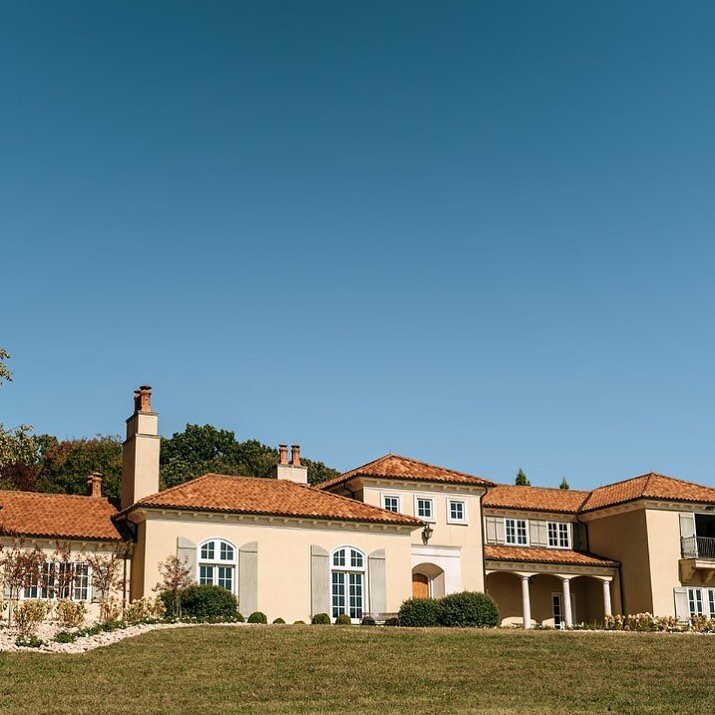 Our fabulous Villa is available as your on-site accomodation during your wedding weekend. We are also happy to announce that the Villa is now available for smaller wedding parties.
Inquire on our website or DM us here for more details!
Photograph