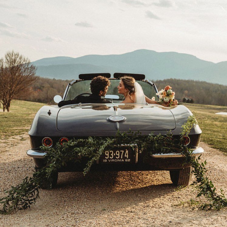 A romantic exit is a must in our books &hearts;️

Loved working with this team! 

Wedding Planner: @lemondropeventsco 
Photographer:@graceandsoul.photography 
Videographer: @kkinscreative 
Venue: @hazymtn @hazymtn_weddings 
Dress: @justinalexander fr