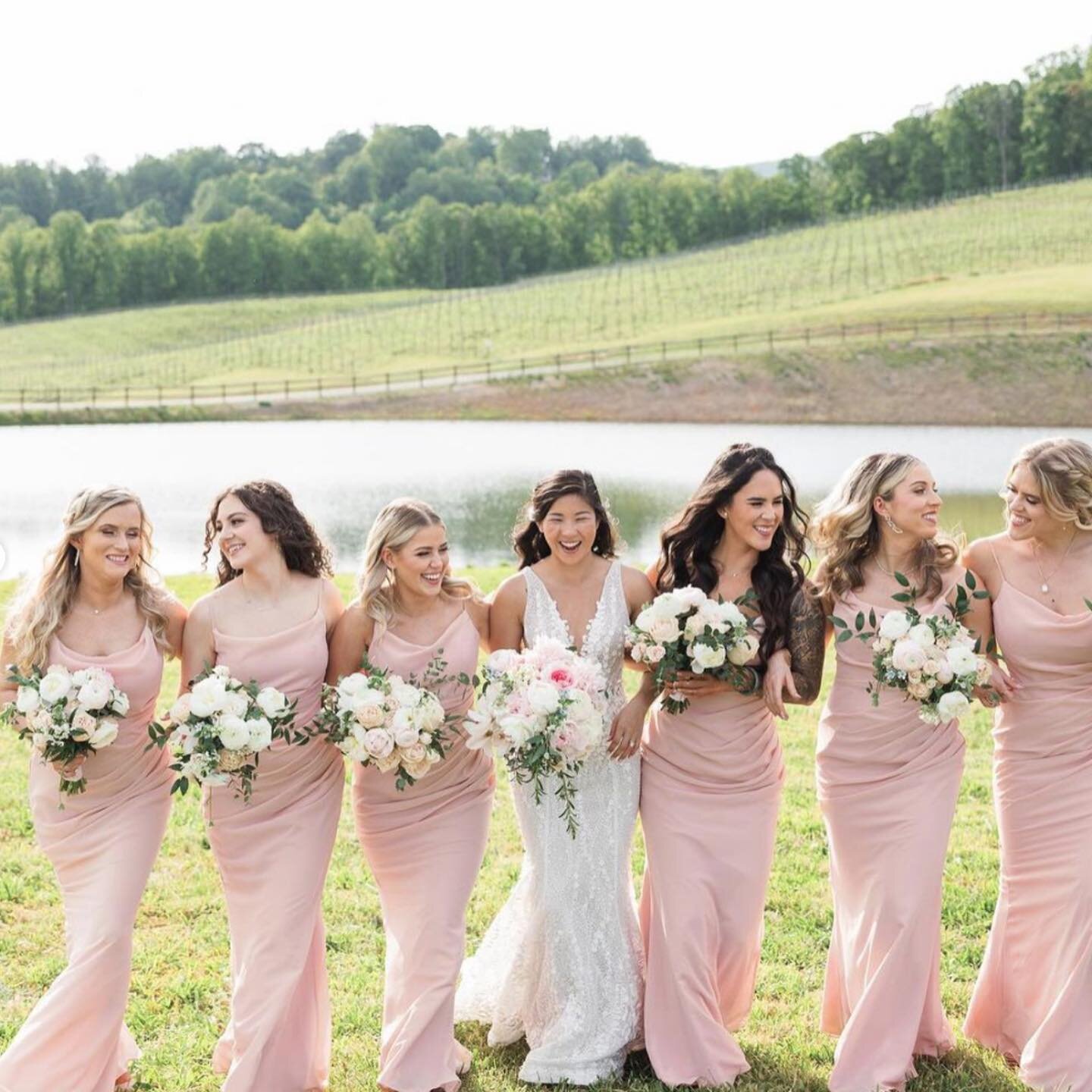 When the florals *almost* steal the show! Amazing work by @tourterelle_floral 💗

Special thank you to these vendors: 

Photography | @hannahjphotos 
Videography | @prettyweddingfilms 
Florals | @tourterelle_floral 
Rentals | @paisleyandjade 
DJ | @p