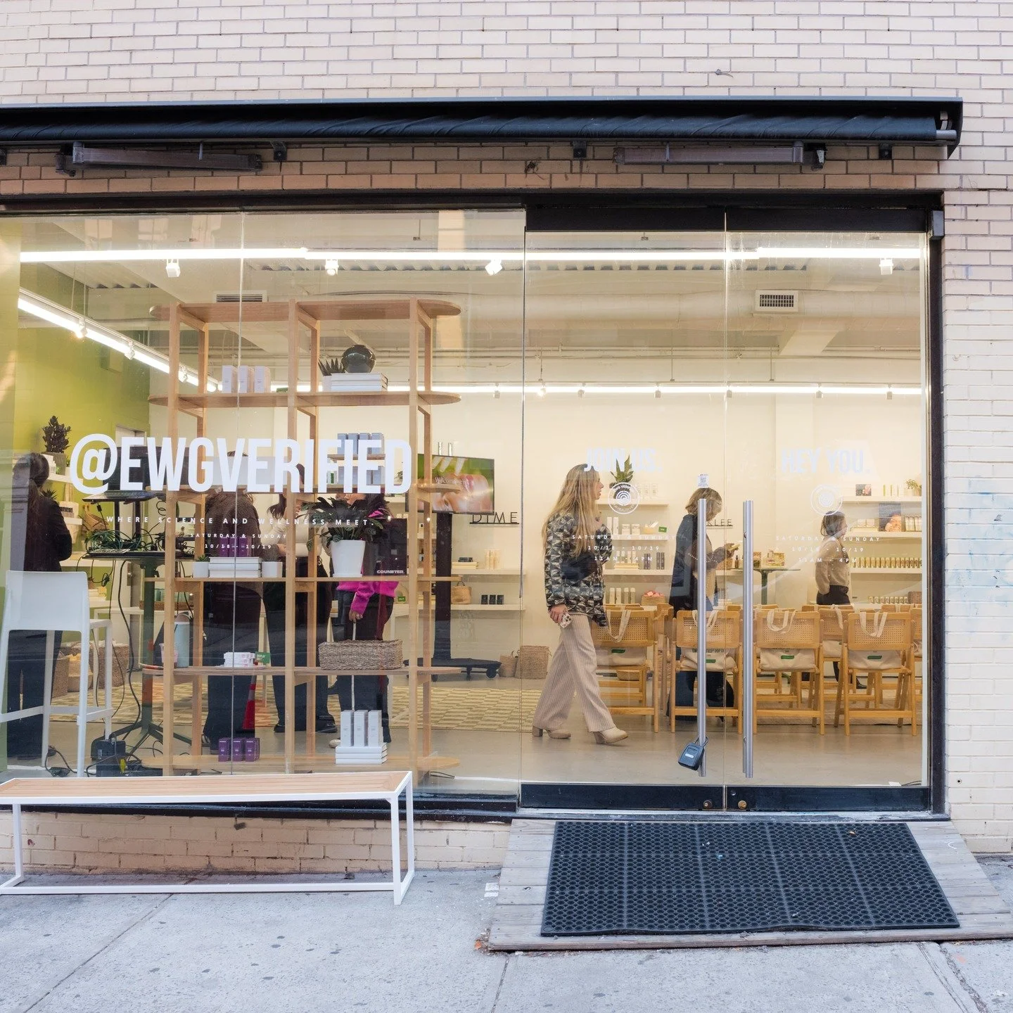 Spreading wellness in the heart of NYC 🌿 Our client @vuimclinic joined the @ewgverified Verified Pop-Up as a featured brand partner, offering an ear seeding experience focused on balance, relaxation, and holistic health.
#GSPR #GodfreySocialPR