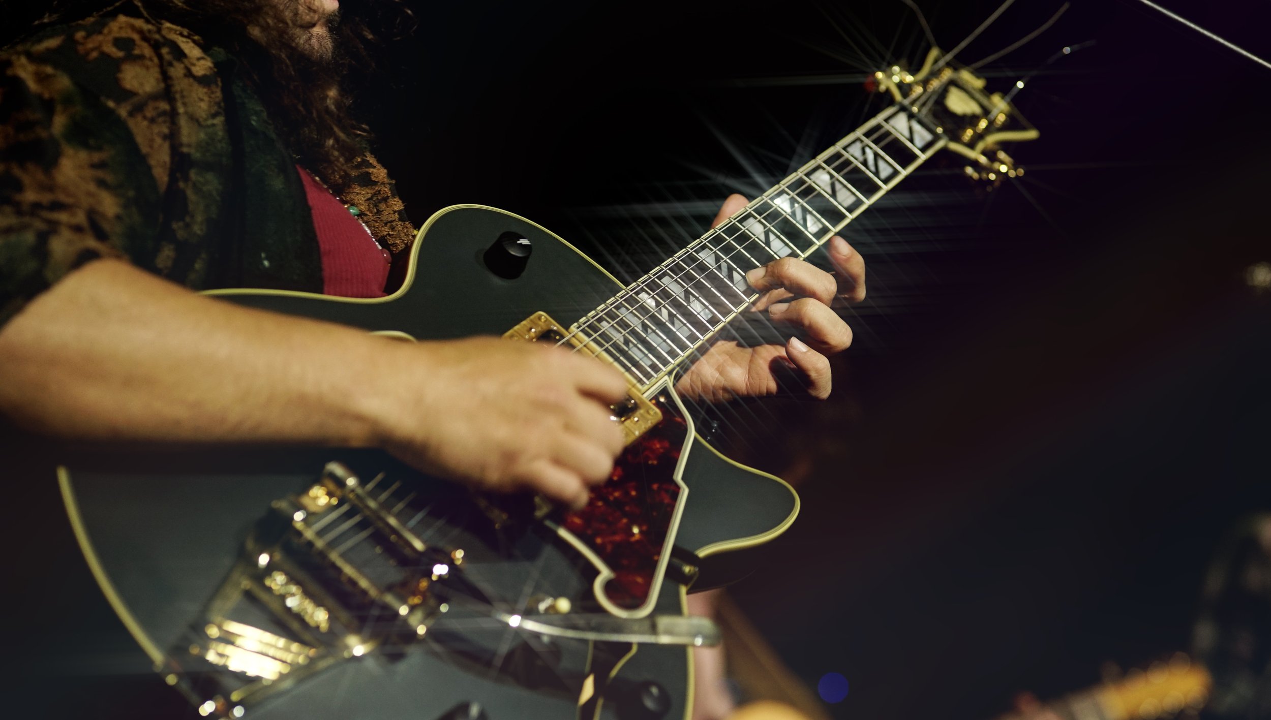 STILLS horizontal.00_00_06_08.Still019.jpg