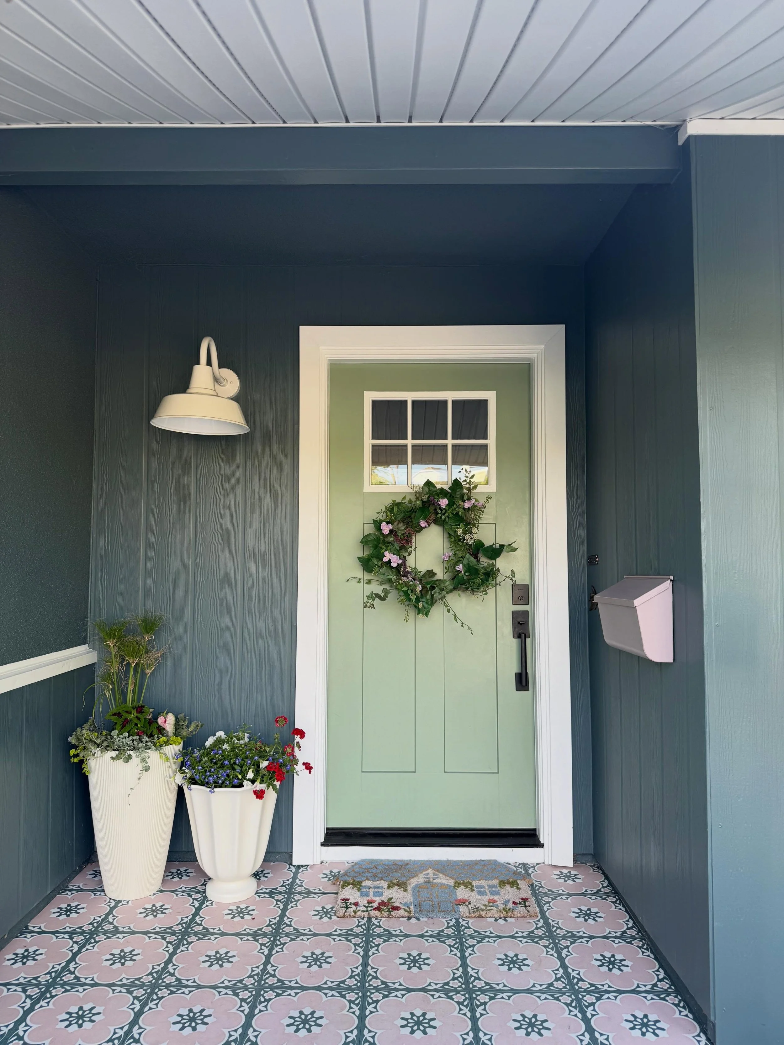 A front porch refresh with some new planter arrangements, maximizing curb appeal. 🌼