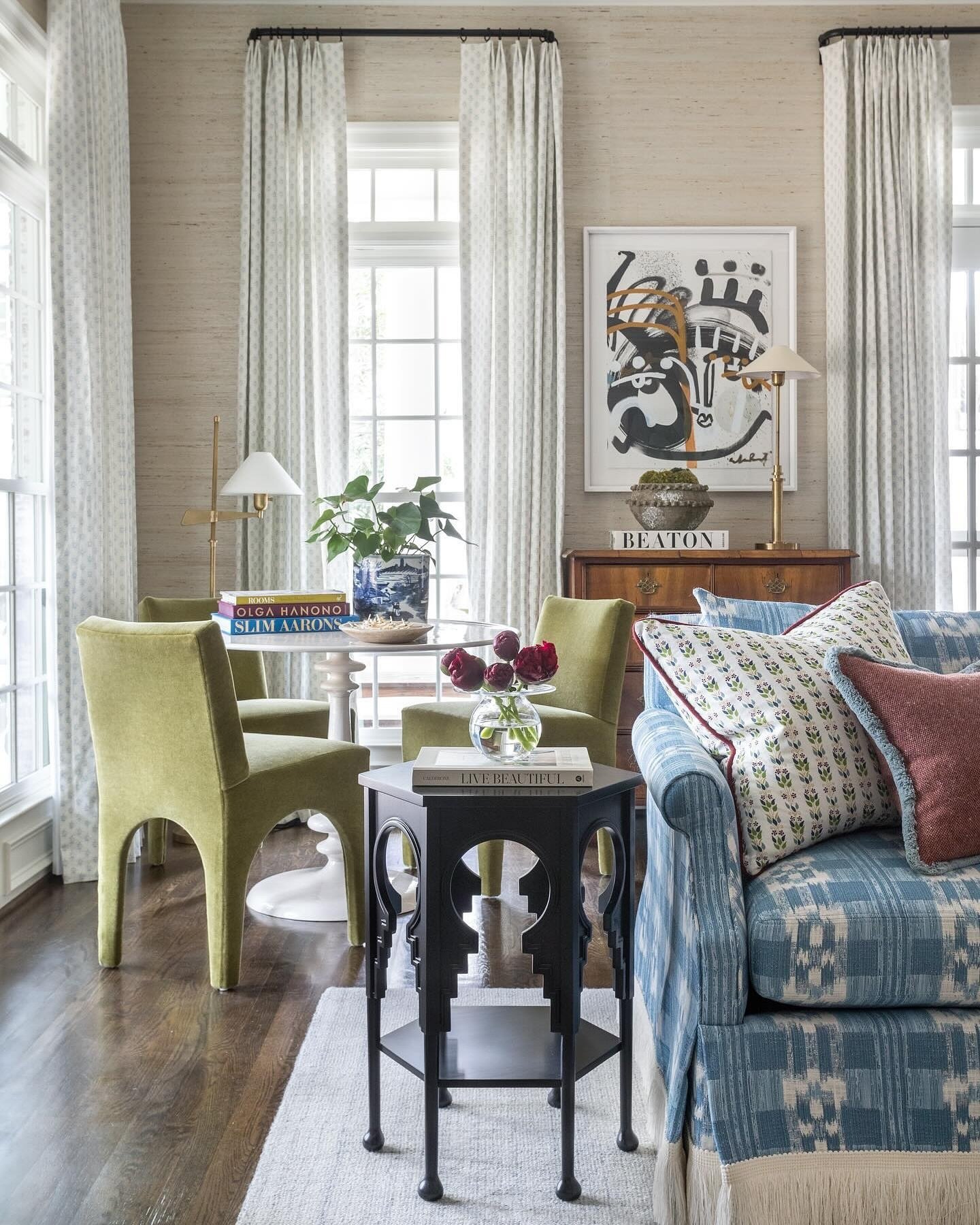 A nook that doubles as a game table &amp; place to share a good meal! Beautiful and functional, what more could you want? // Design: @a.wooten_interiors &amp; Photo: @heidiface