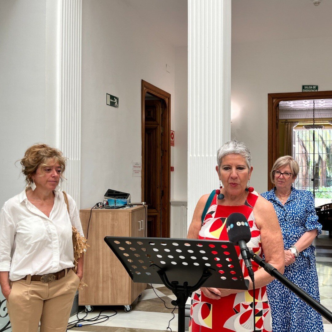 Es un orgullo ver a los miembros del equipo directivo de COCER, Esperanza Romero y Mercedes Lirola, junto a la concejala de Cultura y Patrimonio del Ayuntamiento de Granada, Mar&iacute;a Leyva, durante la presentaci&oacute;n de las actividades del #D