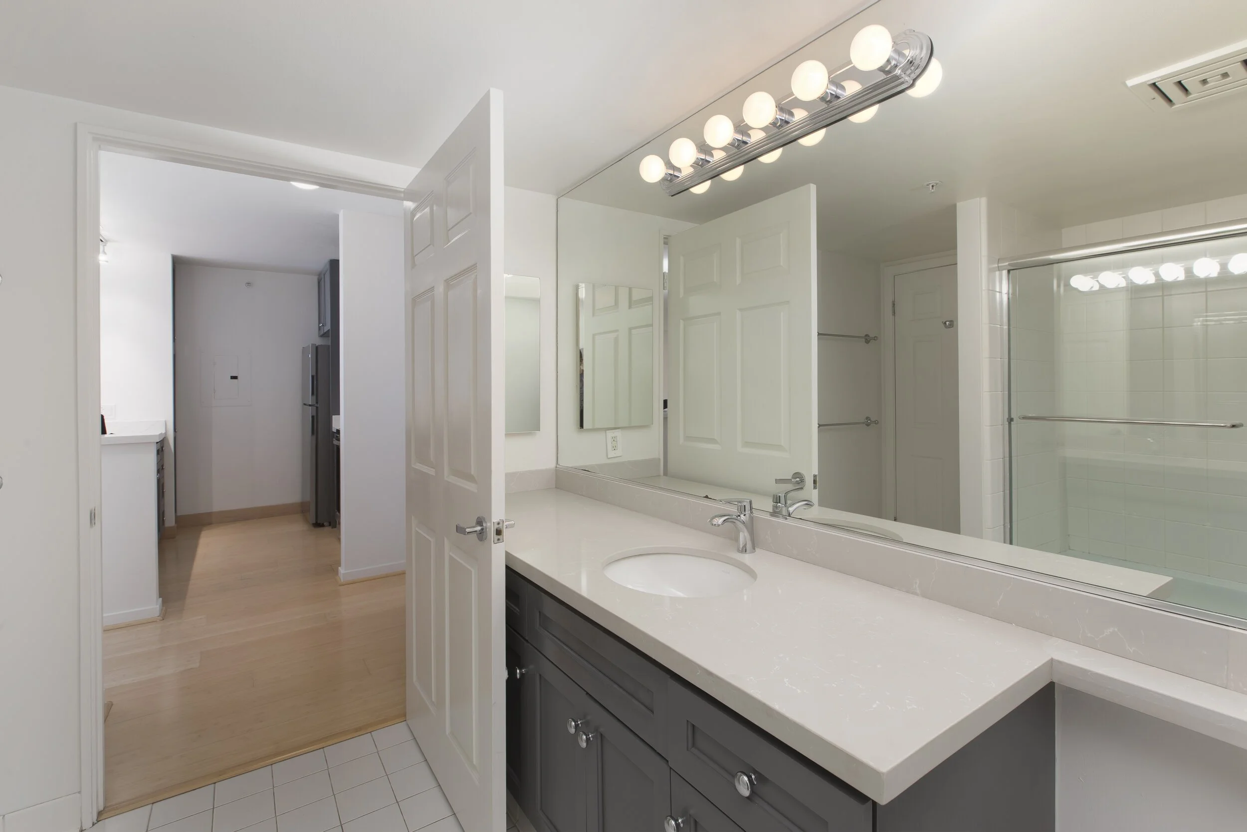 1483Sutter520 Bath1.jpg