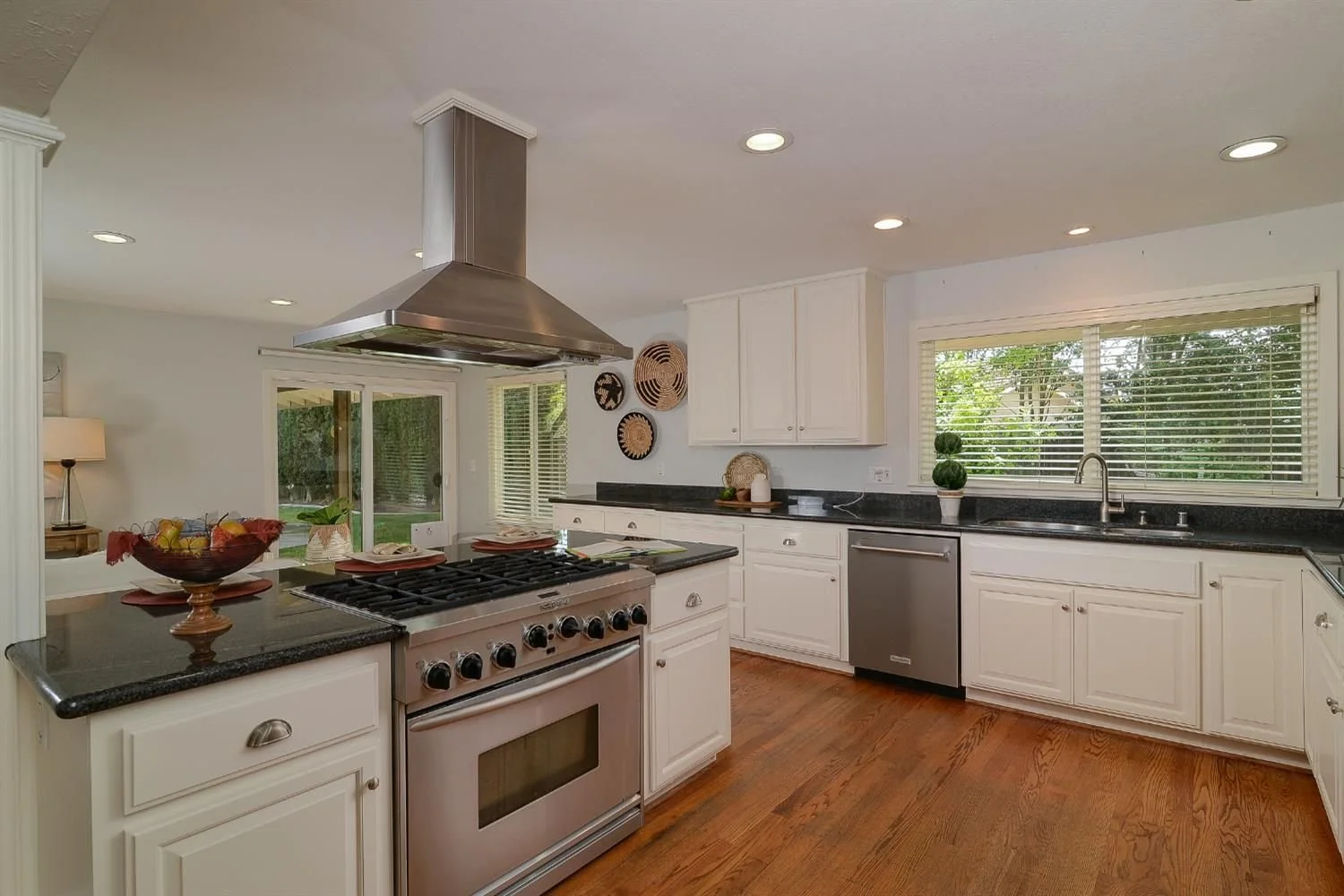 Kitchen1.jpg