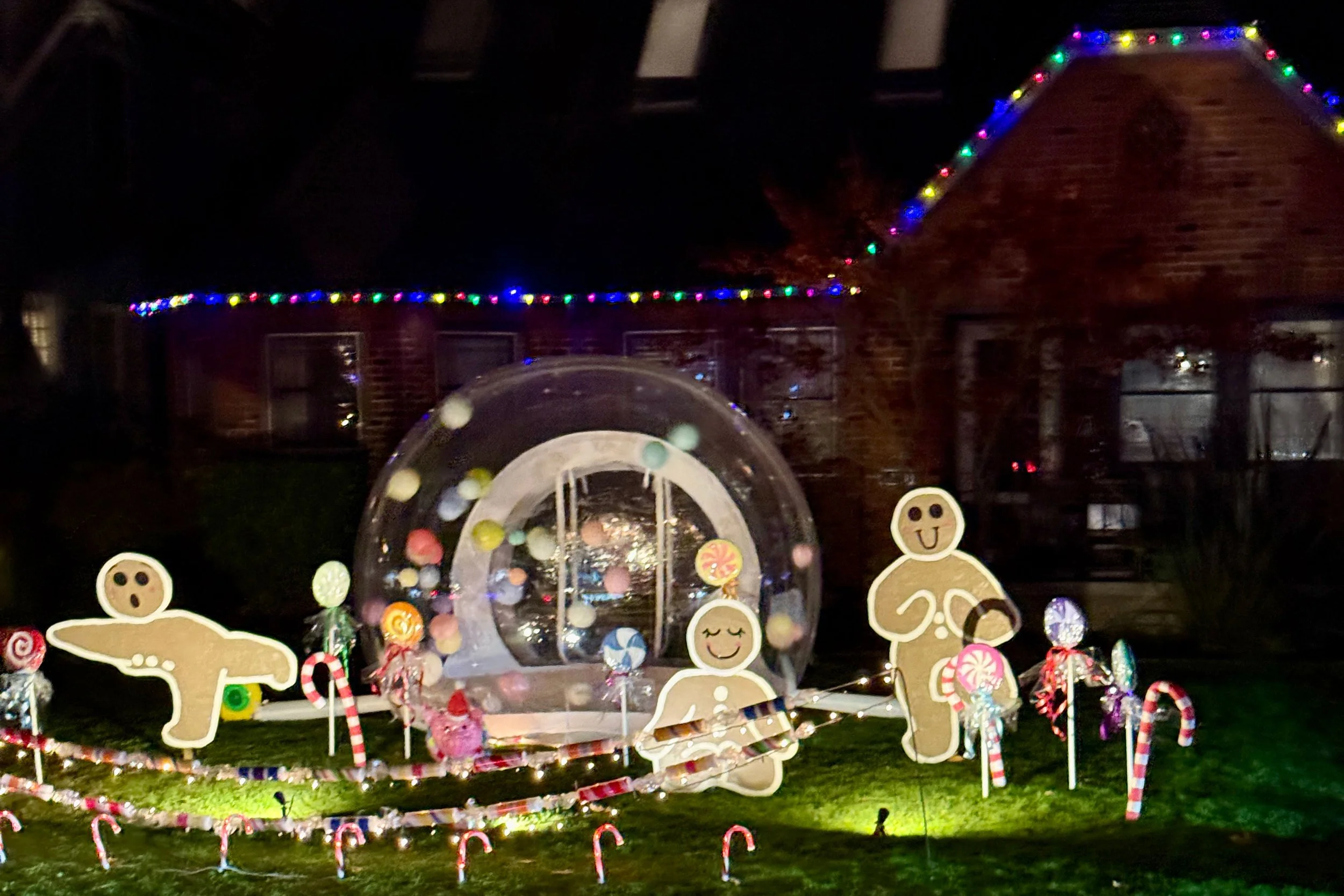 A festively decorated house in the Fab 40s