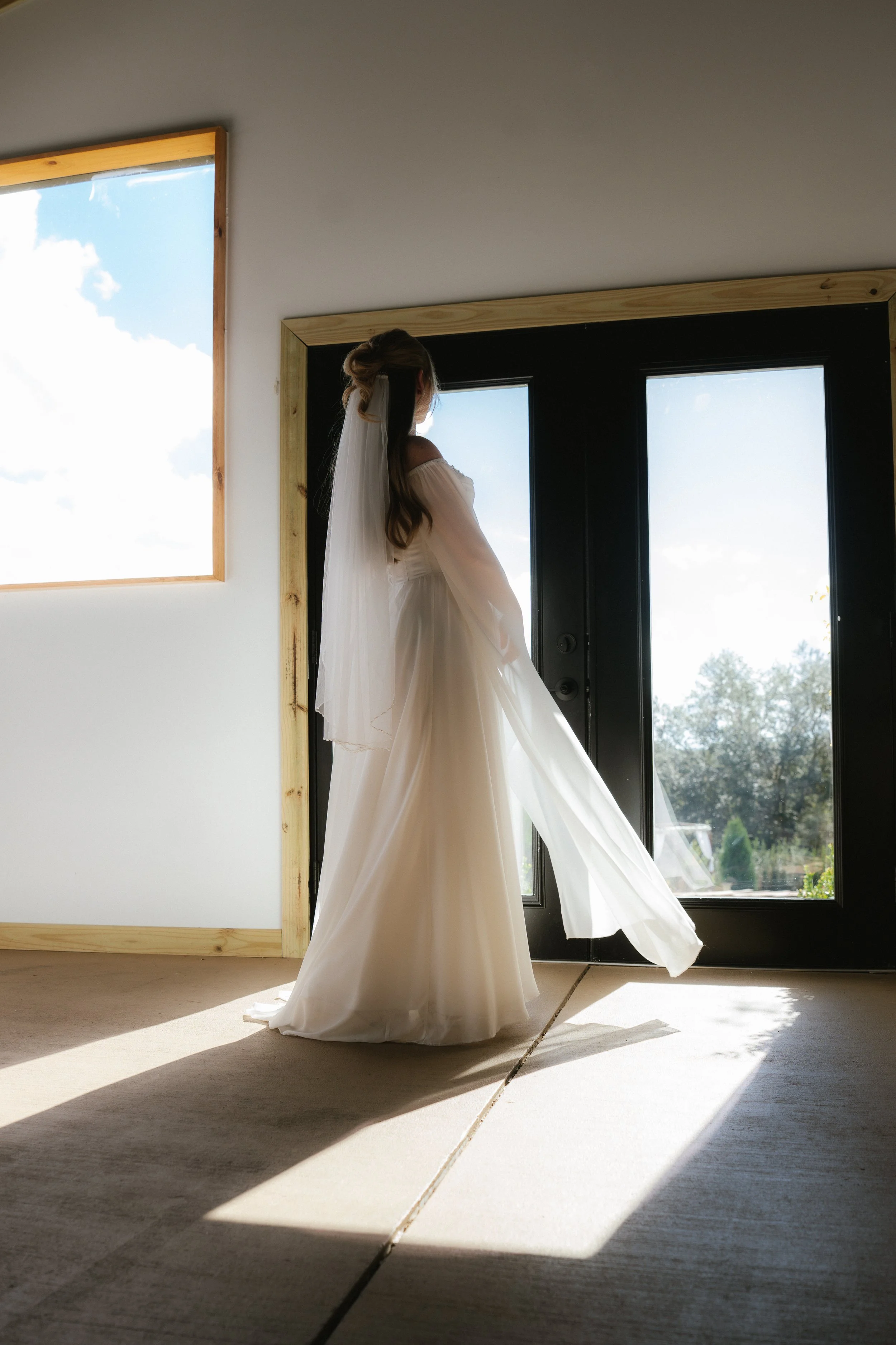 HillHouse Clermont wedding bride portrait 