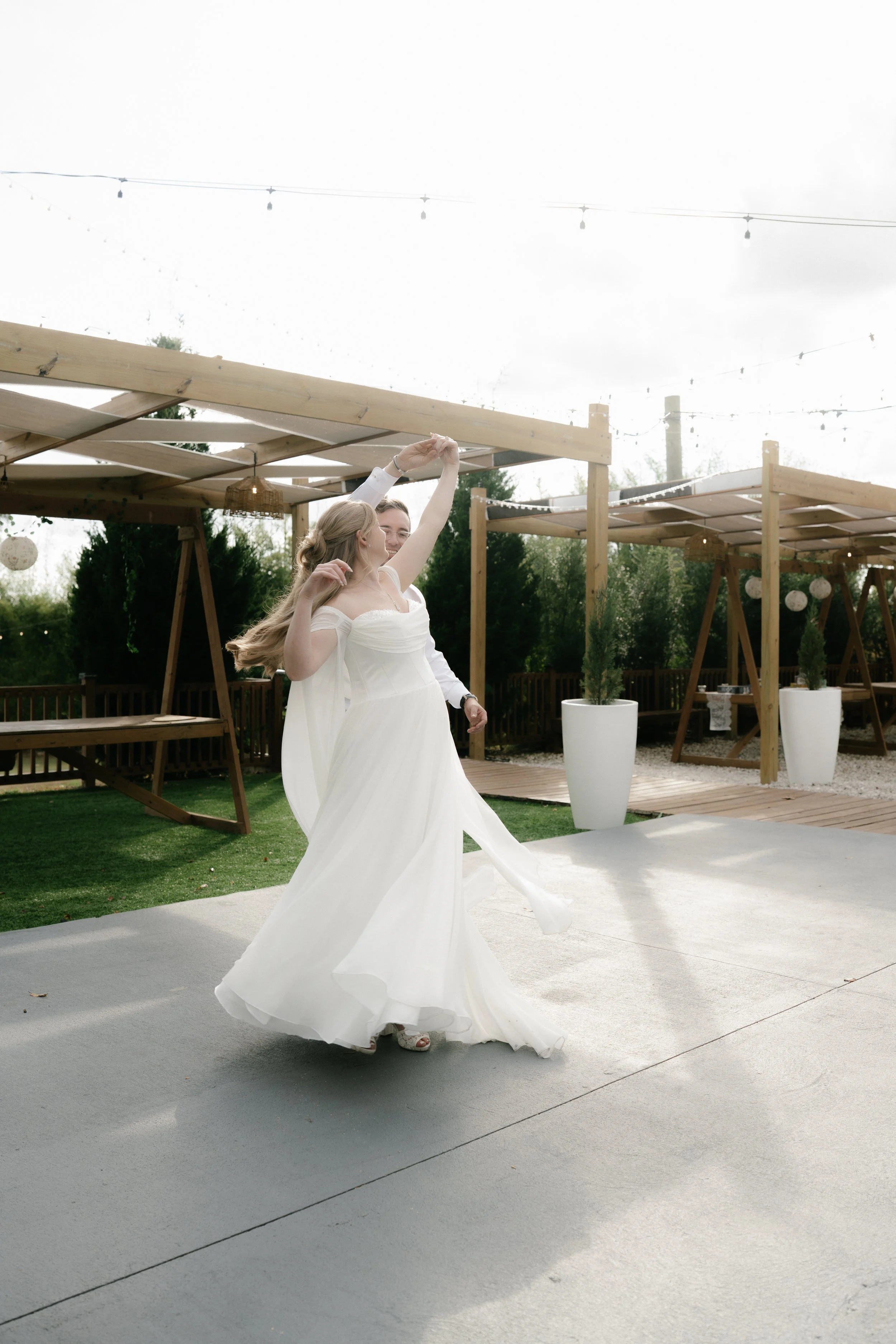 HillHouse Clermont wedding first dance of newlyweds