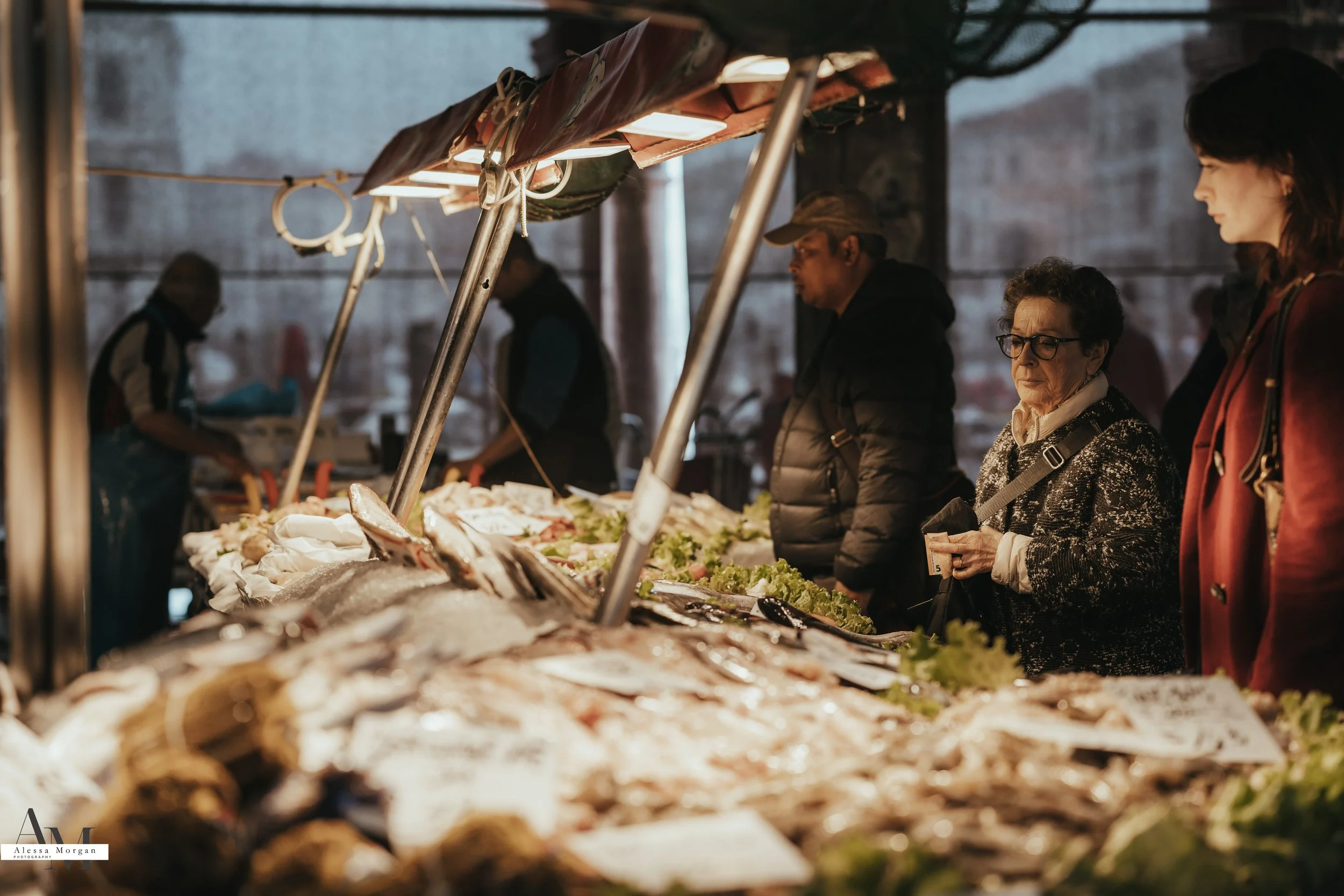 street photography, market, fish market Venice, Venice, Italy, Orlando, Florida, photographer, portrait, black and white photography, capturing moments, seagull with fish, fish, market