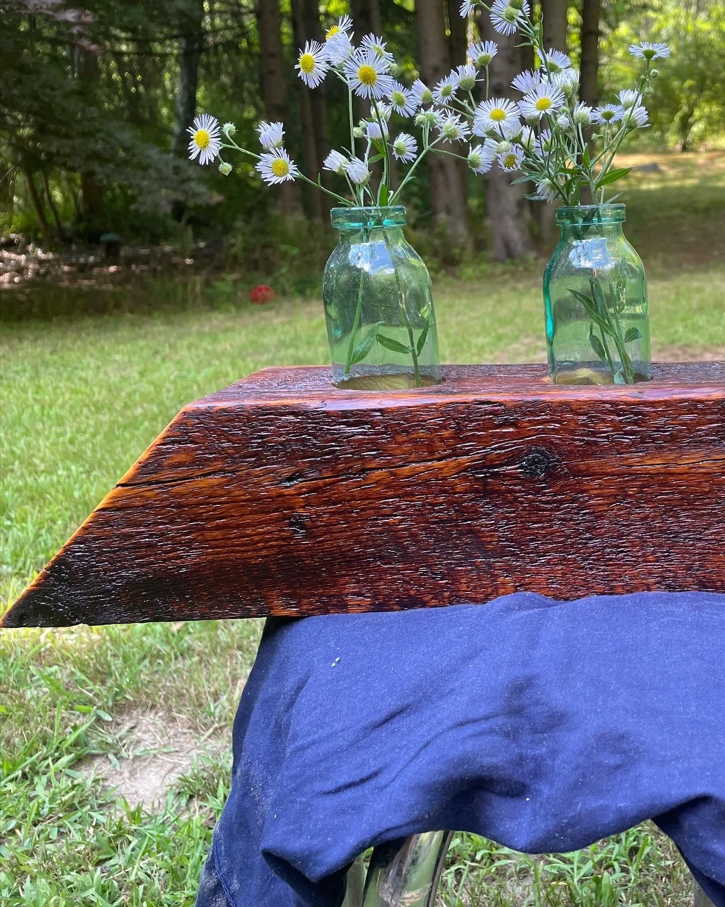 table decor half blue.JPG