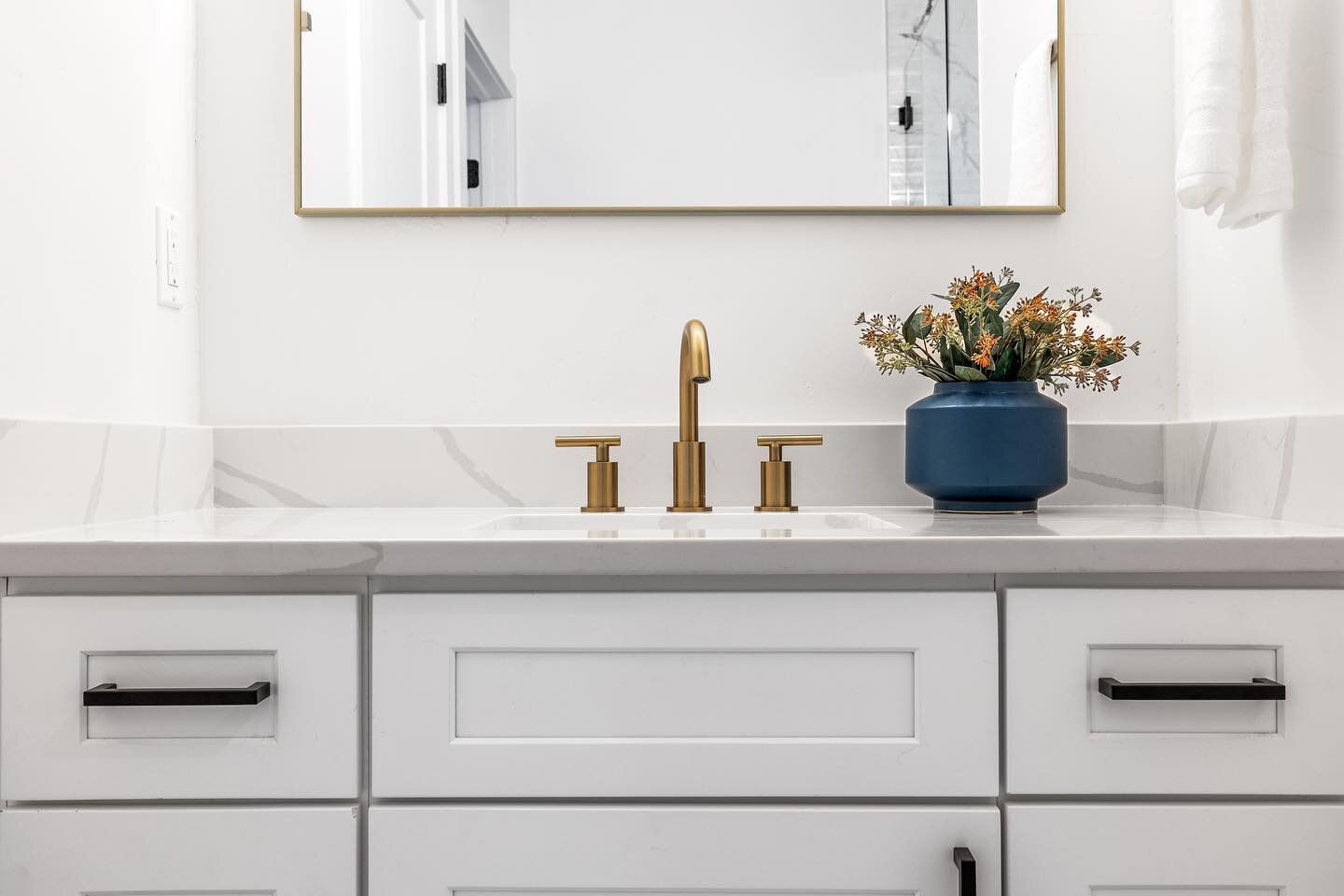 I always like to include a few detail pictures. Especially when a house is staged! 
.
.
.

#utahrealtors #utahrealestate #utahrealtor #utahhomes #utahrealestateagent #utahhomeowner #utahhomeforsale #utahhomesforsale #saltlakerealestate #utahhomeowner