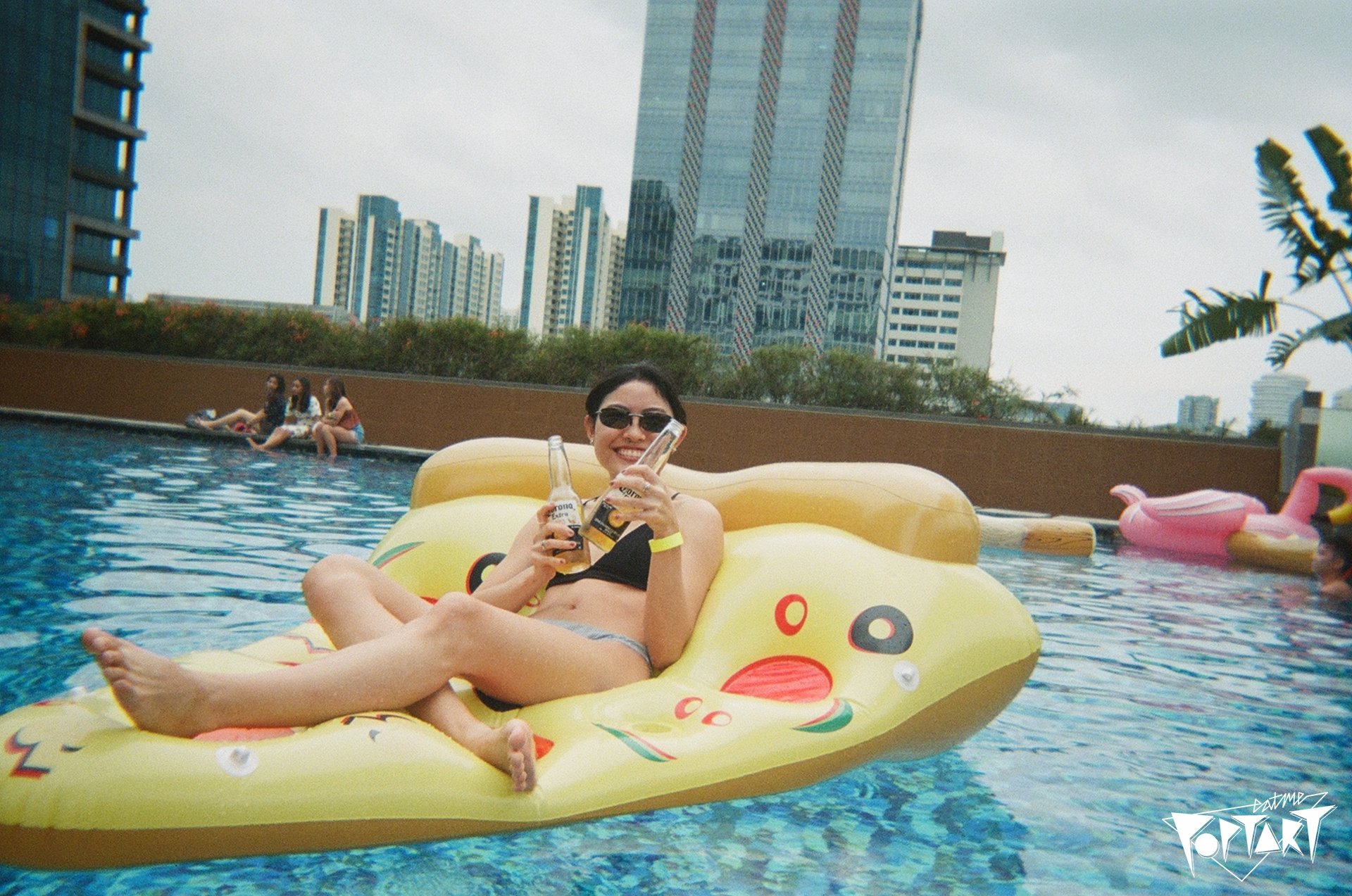  “Wish I snapped the BTS of her trying to get off this floatie without spilling beer or getting her hair wet” 