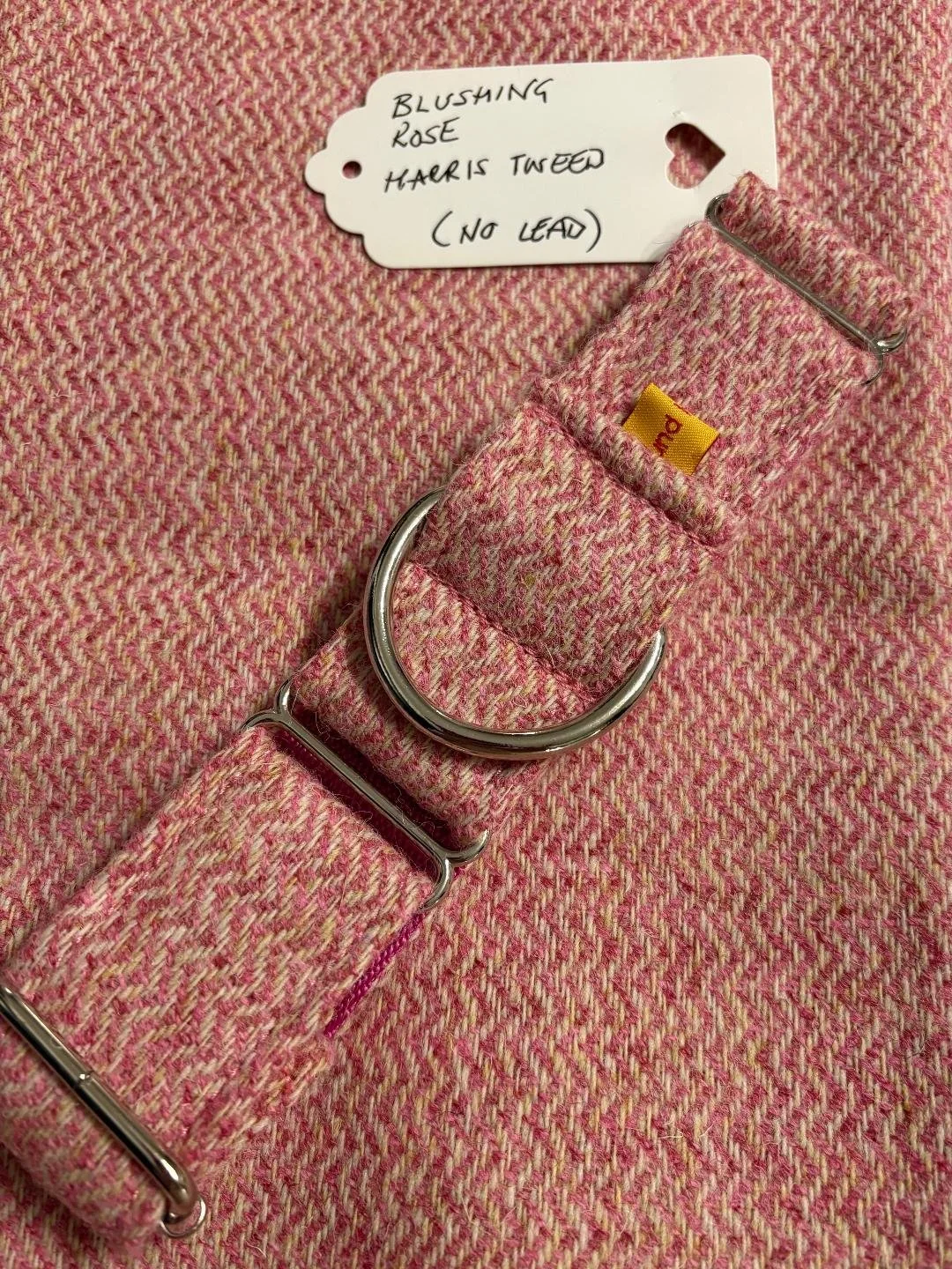 HARRIS TWEED - BLUSHING ROSE  (NO LEAD) 