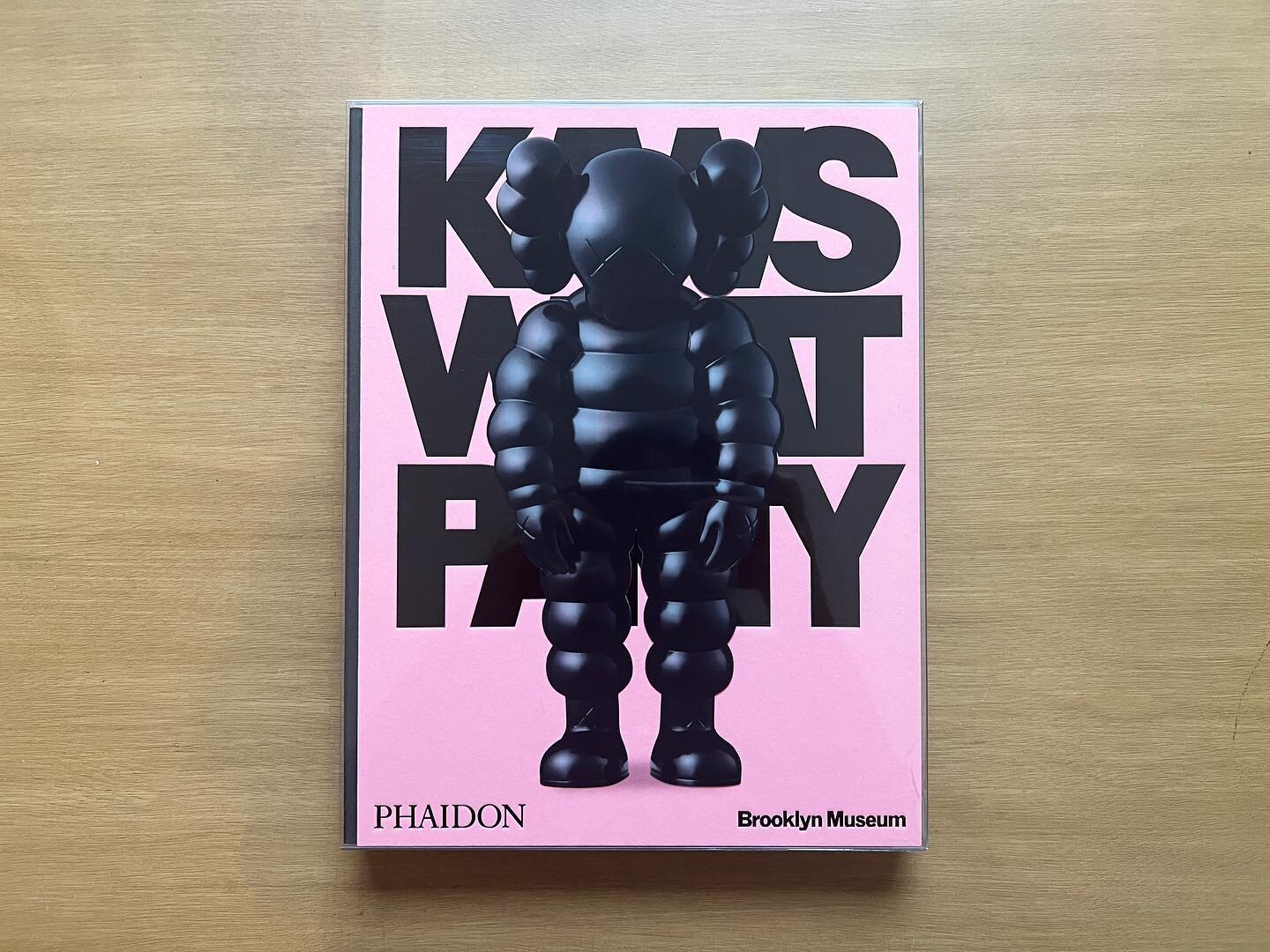 KAWS WHAT PARTY

A comprehensive monograph on the work of KAWS, one of the most sought-after artists and creative forces of our time

Drawing from Pop art traditions, KAWS&rsquo;s work straddles the line between fine art and popular culture, crossing