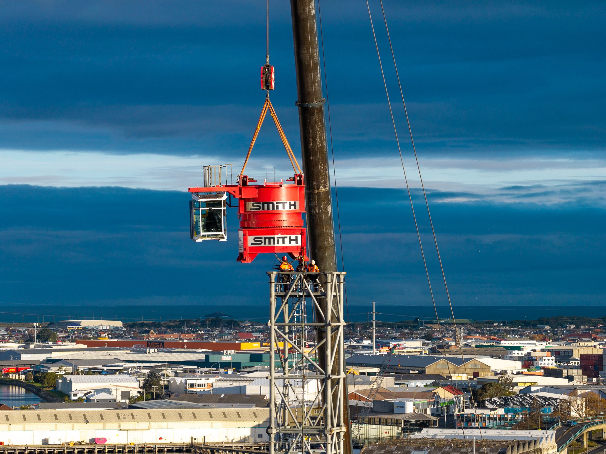 Watch One of New Zealand's Largest Tower Cranes Come to Life