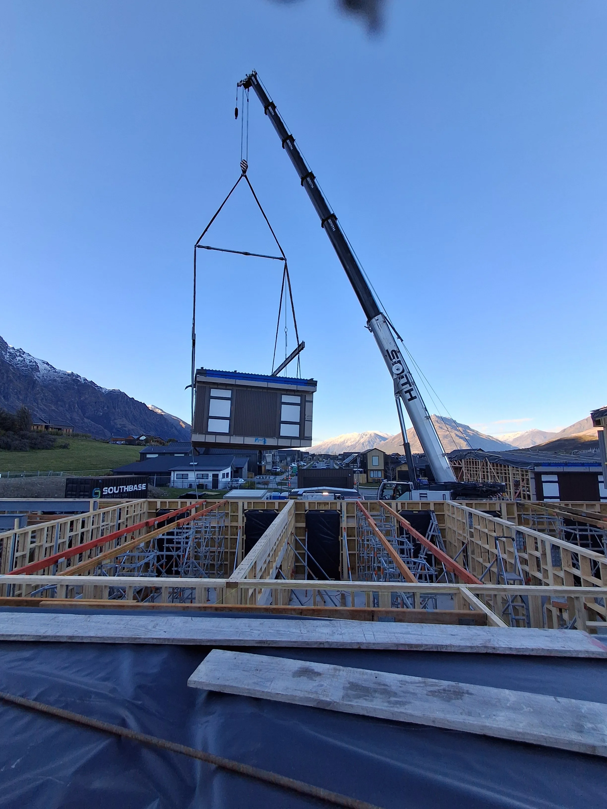 Five modules, up to 23T on the hook, and plenty of planning behind the scenes.