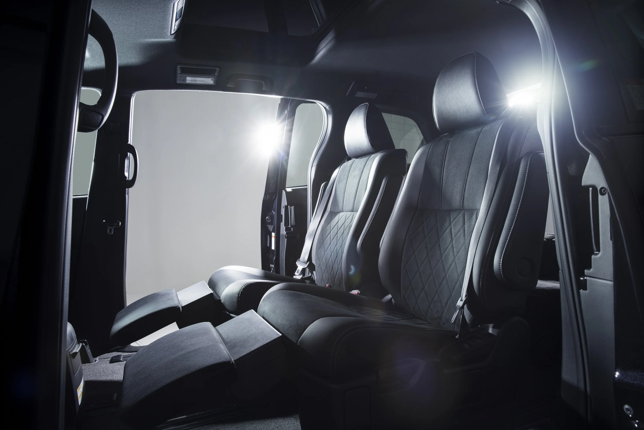 Previa Aeras-seats-normal-lowres.JPG