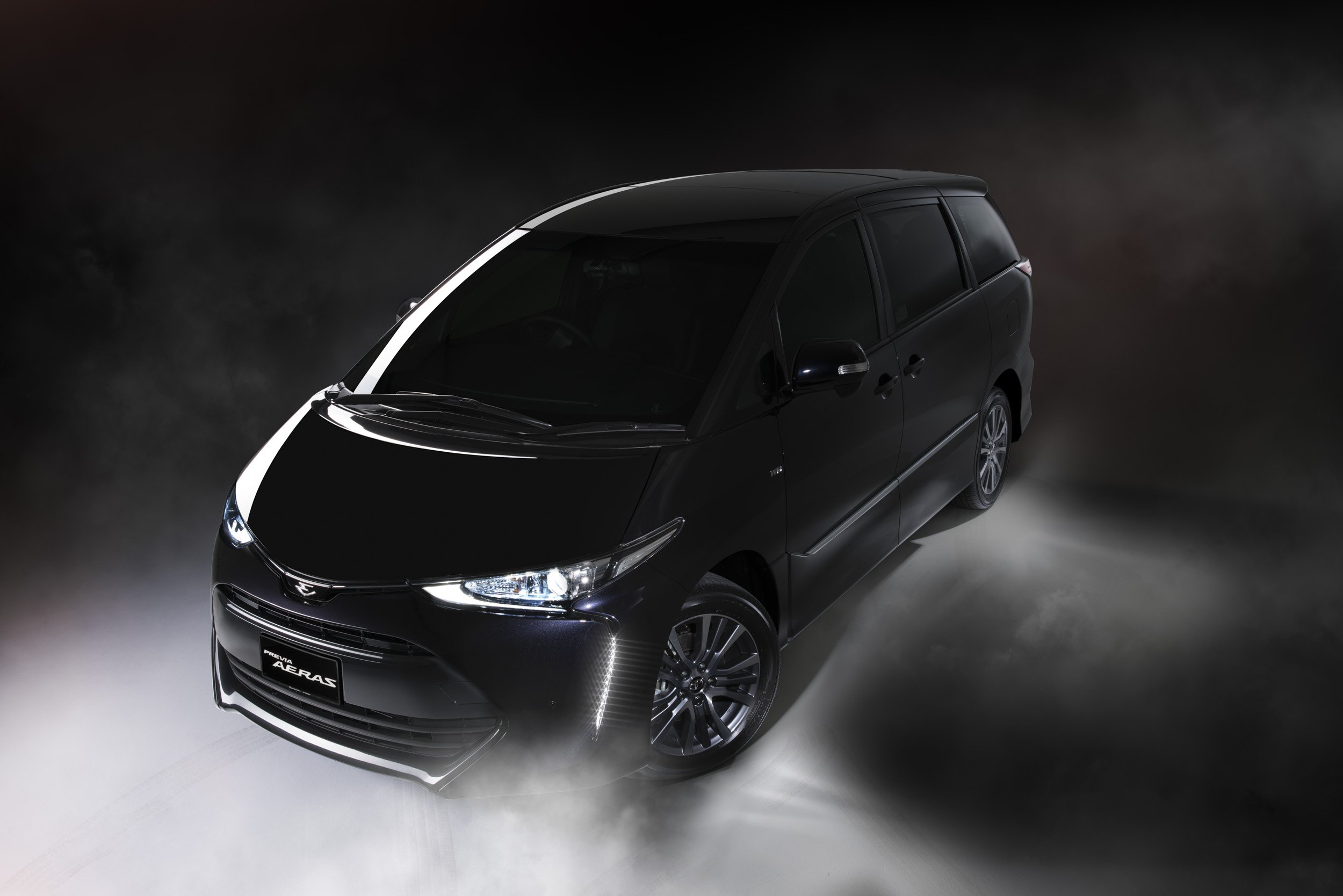 Previa Aeras-black-lightstreaks-led-lowres.JPG