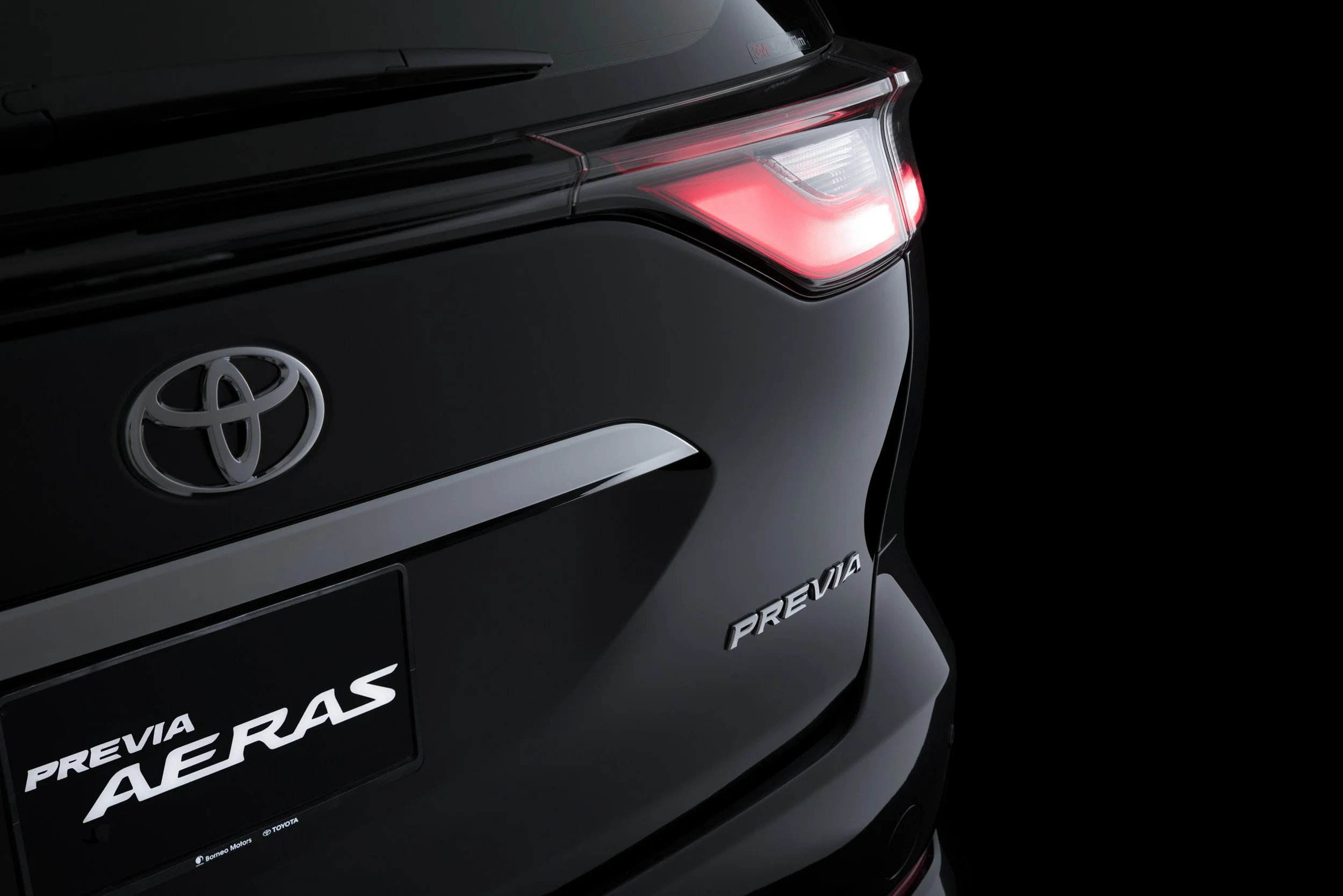 Tftstudio_Toyotaprevia_1.jpg