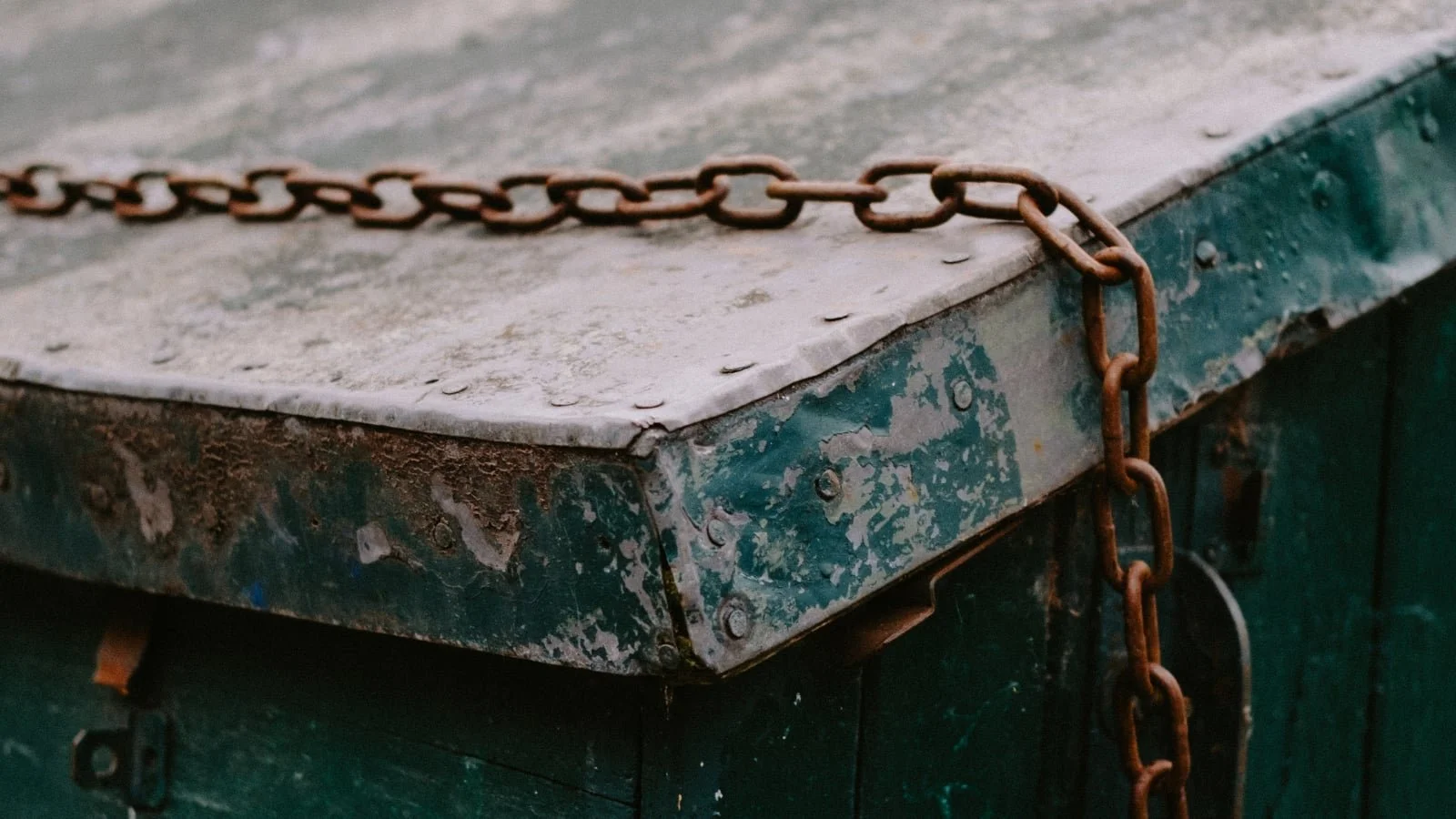Metal rusty time capsule