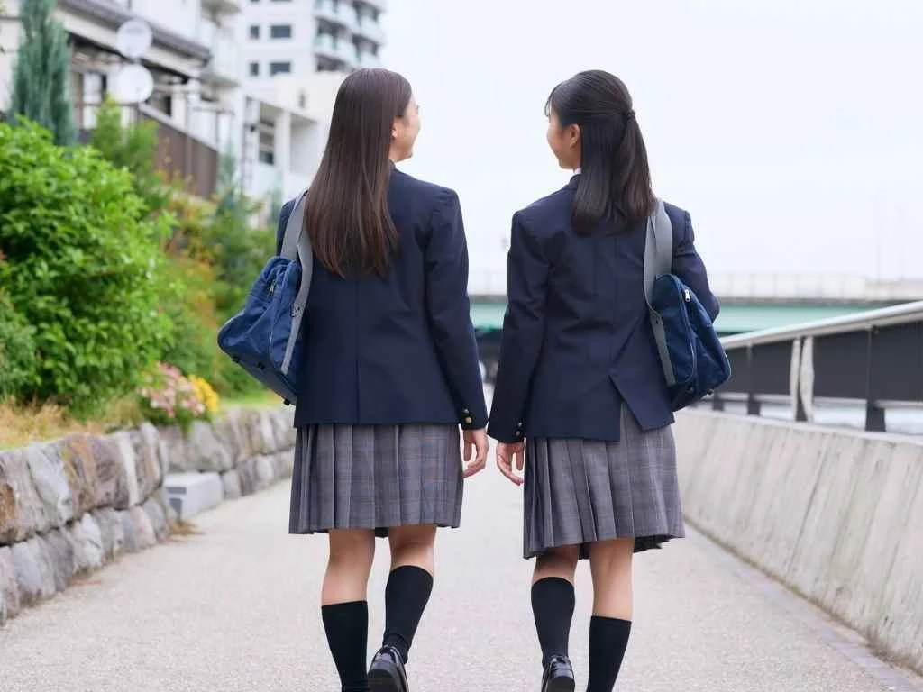 How to Share Photos of School Life Securely: A Practical Guide for Schools