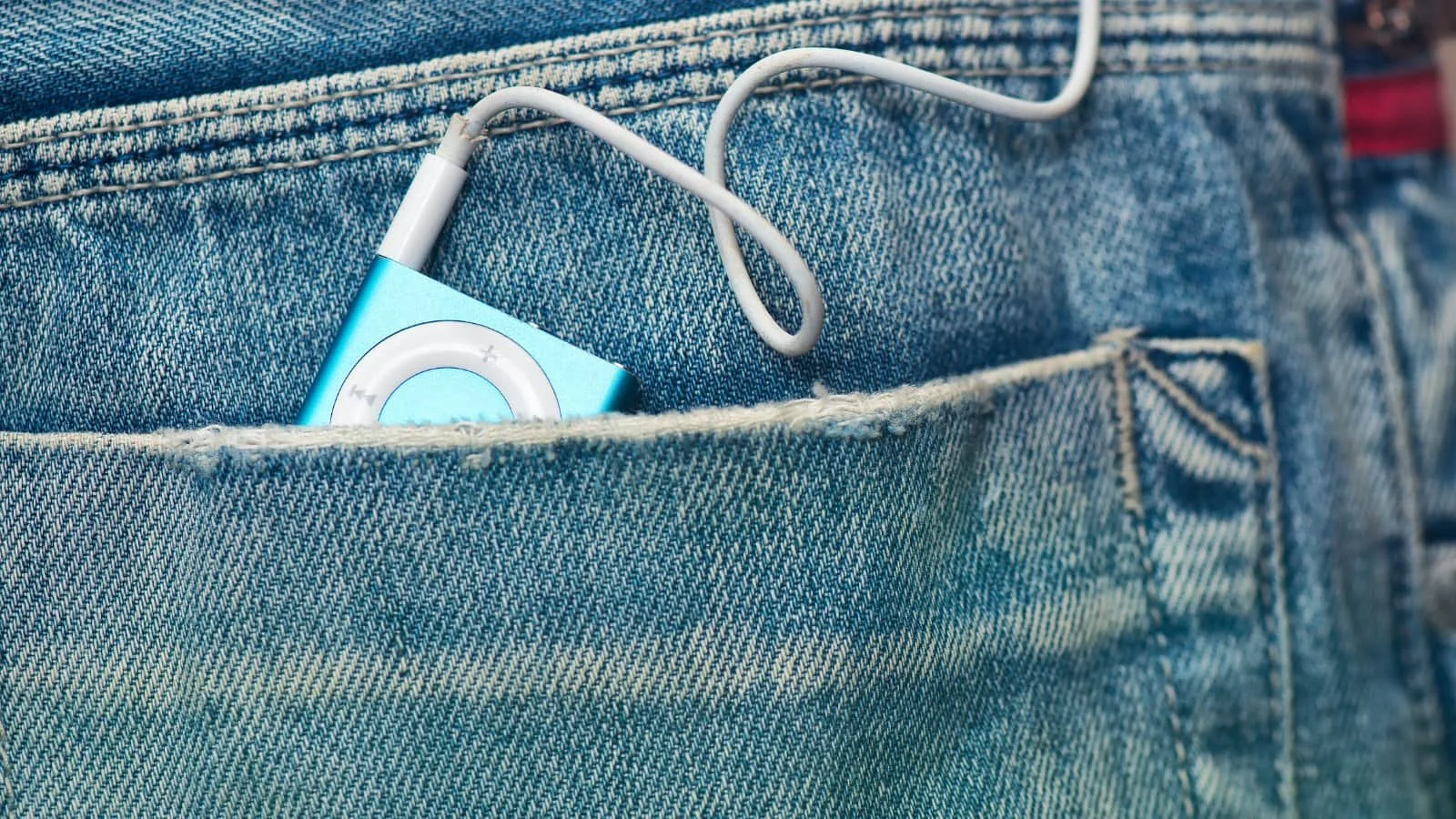 Apple ipod in back pocket - nostalgic