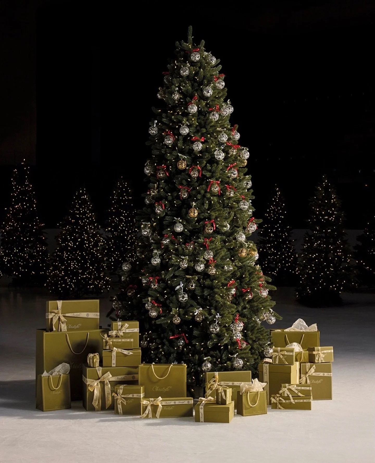 Parce qu&rsquo;un cadeau Christofle sera toujours un cadeau qui compte 🎄

Ce No&euml;l, Christofle vous convie &agrave; un pr&eacute;lude enchant&eacute; : le ballet po&eacute;tique des gestes qui composent, l&rsquo;un apr&egrave;s l&rsquo;autre, la