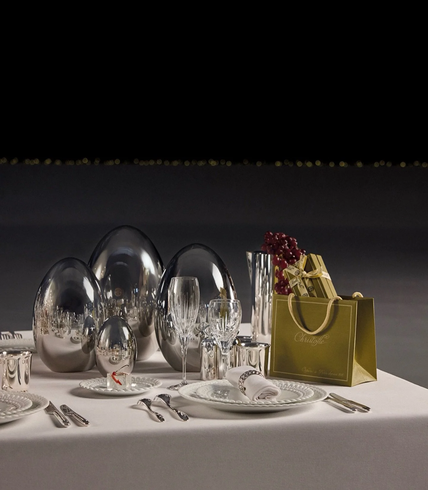 La collection Mood de Christofle r&eacute;invente les f&ecirc;tes avec &eacute;l&eacute;gance : un &eacute;crin iconique, des couverts d&rsquo;exception et ce petit je-ne-sais-quoi qui transforme chaque table en moment inoubliable.

Autour d&rsquo;un