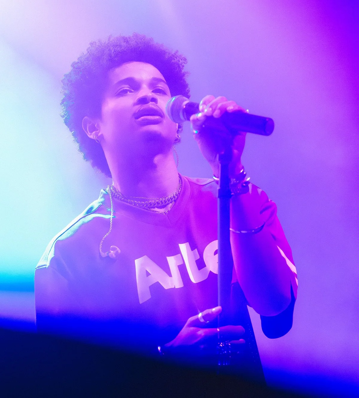 Destin Conrad Proceeds to Mesmerize Fans on His Debut Orange County