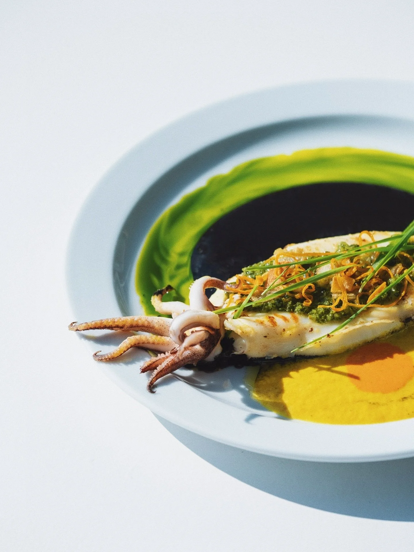 𝗕𝗮𝗯𝘆 𝗖𝗮𝗹𝗮𝗺𝗮𝗿𝗶 never looked so scrumptious 🦑

Served with a saffron and basil coulis, filled with a finely chopped mix of green herbs and carrot.

⤑ ⤑ ⤑ ⤑ ⤑

𝗕𝗮𝗯𝘆 𝗞𝗮𝗹𝗮𝗺𝗮𝗿 hi&ccedil; bu kadar iştah a&ccedil;ıcı g&ouml;r&uuml;nme