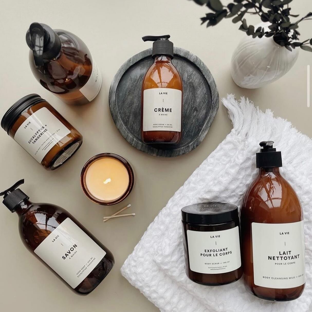 Introducing our new BODY LINE&hellip; 👀✨

🤍 ATELIER LA VIE APOTHICAIRE 
La Vie was born out of the desire to live in a world where something beautiful can be good for you 🫶🏼

🤍 WHY IT&rsquo;S AMAZING 
✨All natural 
✨Canadian made 
✨Non-toxic ing