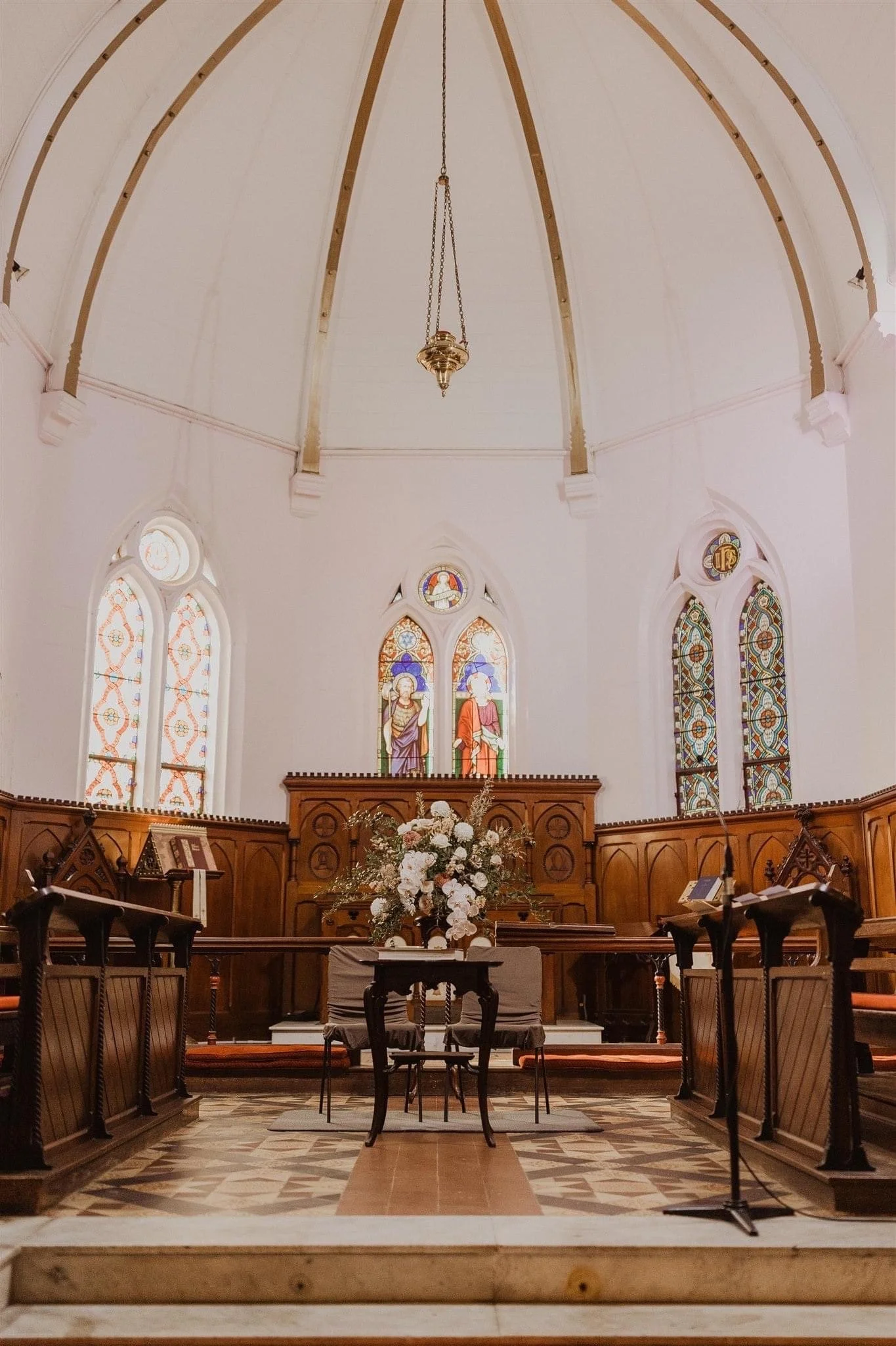 Autumn Wedding Flowers | Lavender Bay, North Sydney. Romantic autumnal wedding at Lavender Bay, North Sydney. White and blush pink garden flowers inspired by Wendy’s Secret Garden for a timeless May marquee celebration.