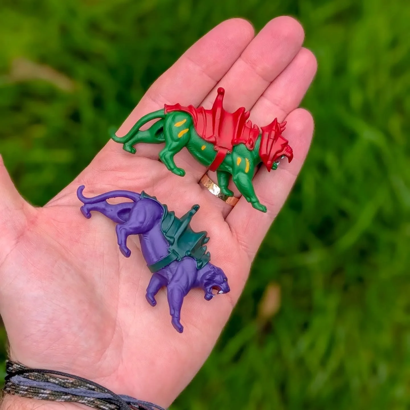 Back in stock 🚨 😁😁 mini masters of the universe Battle Cat and Panthor are back again. Very limited release on these little guys, so grab them while you can 🕵️&zwj;♂️
.
Shipping from merry ol' England 🇬🇧 
(Yes, I do ship to the U.S 🇺🇸)
.
They