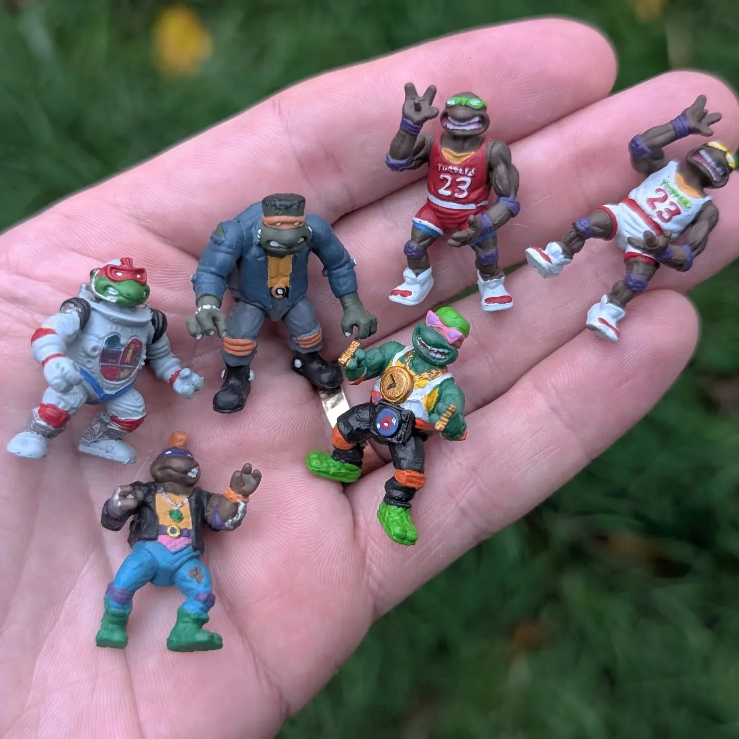 Teenie Weenie Ninja Turtles in disguise!!
Happy Halloween everyone 🎃
.
I need some spooky scary movie suggestions for our Halloween fright fest tonight. Comment some good (or bad) ones below for me and Mrs Saint to watch. 😁
.
Action figures for you