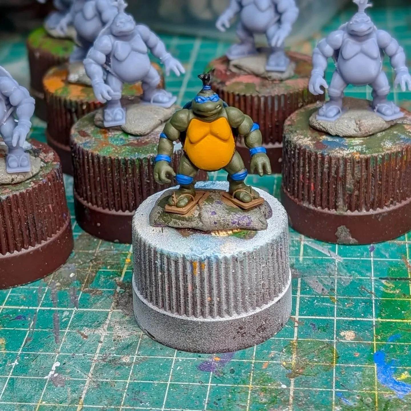 I'm working on something new. 
.
More pics coming soon! 😀
Watch this space 👀
.
Toys for your action figures 💚
.
🍕
.
#teenieweenieninjaturtles #tmnt #retro #vintage #toys #ninjaturtles #saturdaymorningcartoons #hero #heroes #teenagemutantninjaturt