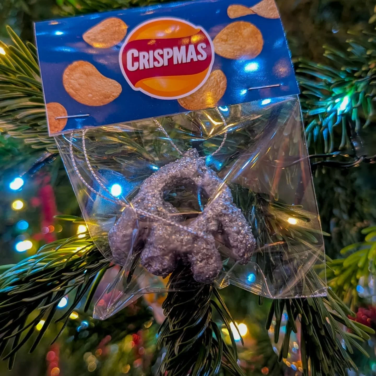 &quot;I don't want a lot for Crisp-mas&quot; 😄
.
Crisp-mas decorations are available right now over at TheRetroSaint.com
.
Made from a scan of an original monster munch, 3d printed in resin and hand painted (plus added glitter) 🤩
.
(Just don't eat 