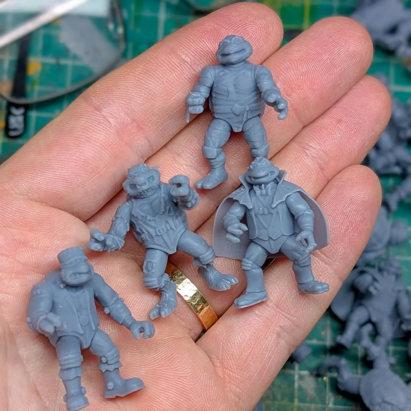 Making more Universal Monsters - Teenie Weenies 🤩
Watch this space for more painting updated 👀
.
Will you be joining me on the 27th at the NEC for the toy fair? 
.
Action figures for your toys 💚
.
🍕
.
#toys #teenagemutantninjaturtles #ninjaturtle