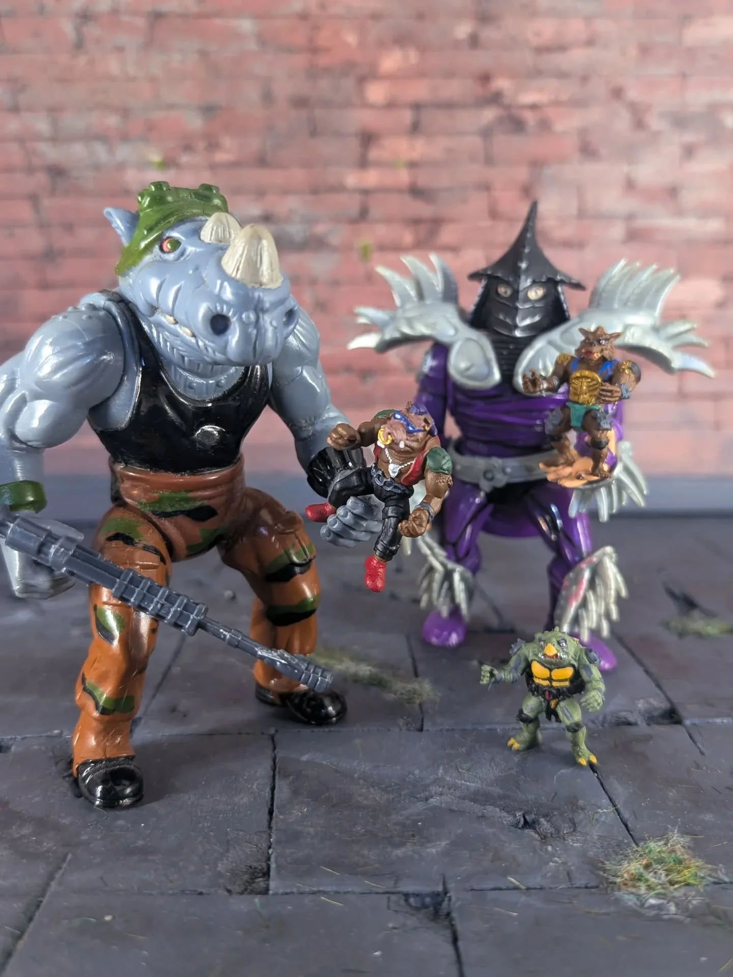 Back to our scheduled broadcast. Zero kitties in this post 😅
.
Teenie Weenie Ninja Turtles - Bebop is finished. Now onto finishing painting Rocksteady. 💚
.
Action figures for your action figures 🤩
.
"They're babies!!"
.
🍕
.
#teenagemuta