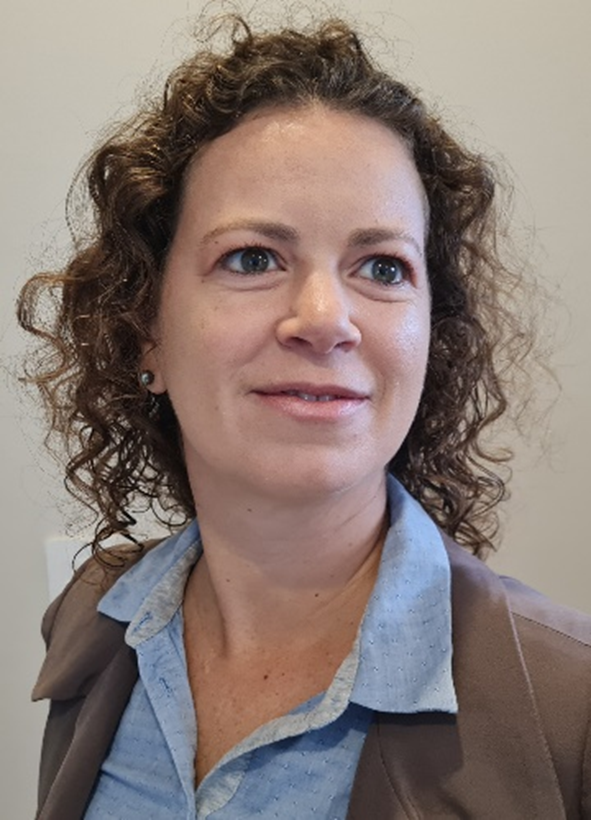 A photo of Emanuelle Pimentel