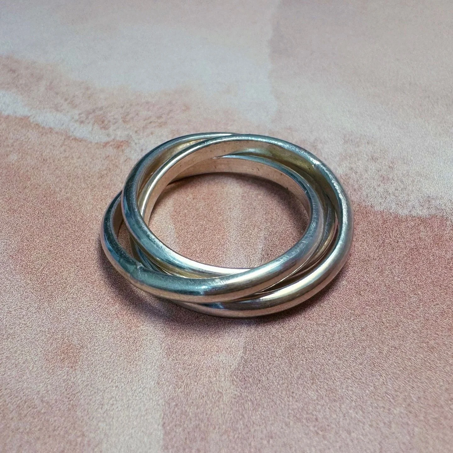 ✨Website Update ✨

I&rsquo;ve had a lovely break from posting, and now excited to be back and with a shop update this weekend with some new silver pieces! 

Including Made-To-Order interlocking rings, like this gorgeous silver piece. 

Coming soon th