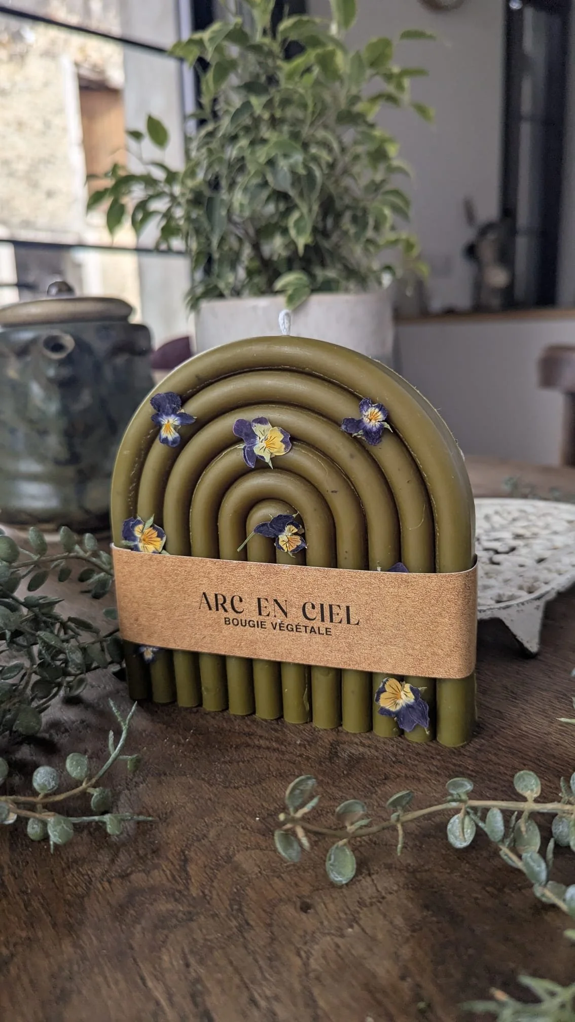bougie artisanale petites fleurs naturelle et vegan.jpg