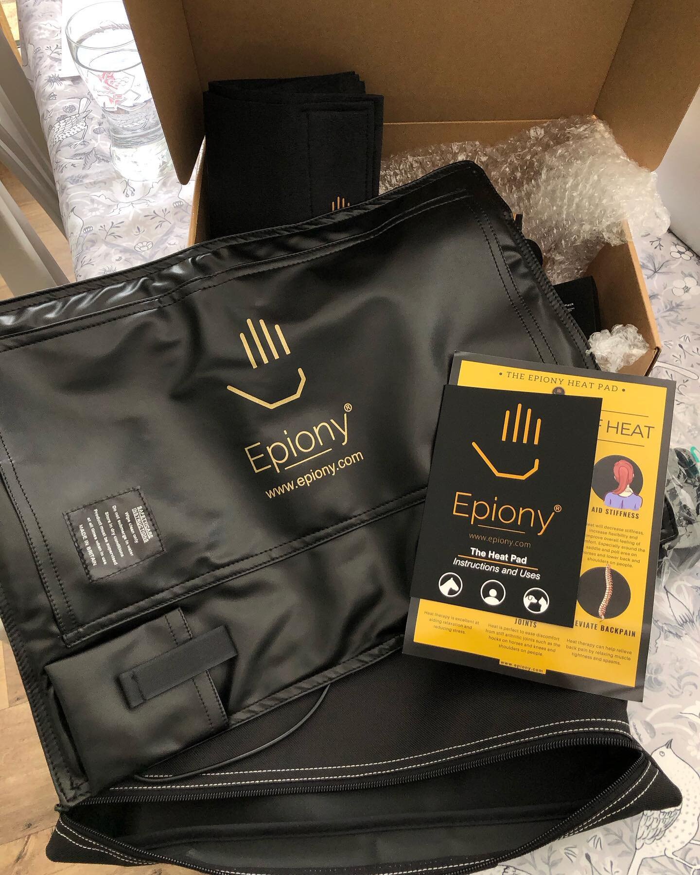 Heat therapy ♨️

Many of our clients will recognise our @epionyuk heat packs!

Heat therapy has numerous benefits including:
✅ Increased blood and lymph circulation,
✅ Reduction of soft tissue spasm, tension and adhesion,
✅ Reduces pain and discomfor