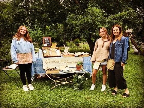 We were busy bees on a beautiful day selling &ldquo;the Essential Reversible Work Belt&rdquo; at the #bouldergardentour  The tour was to benefit #garden.to.table.gtt We were so fortunate to set our table up in #tbeckbee garden.  Theresa and Scott wer