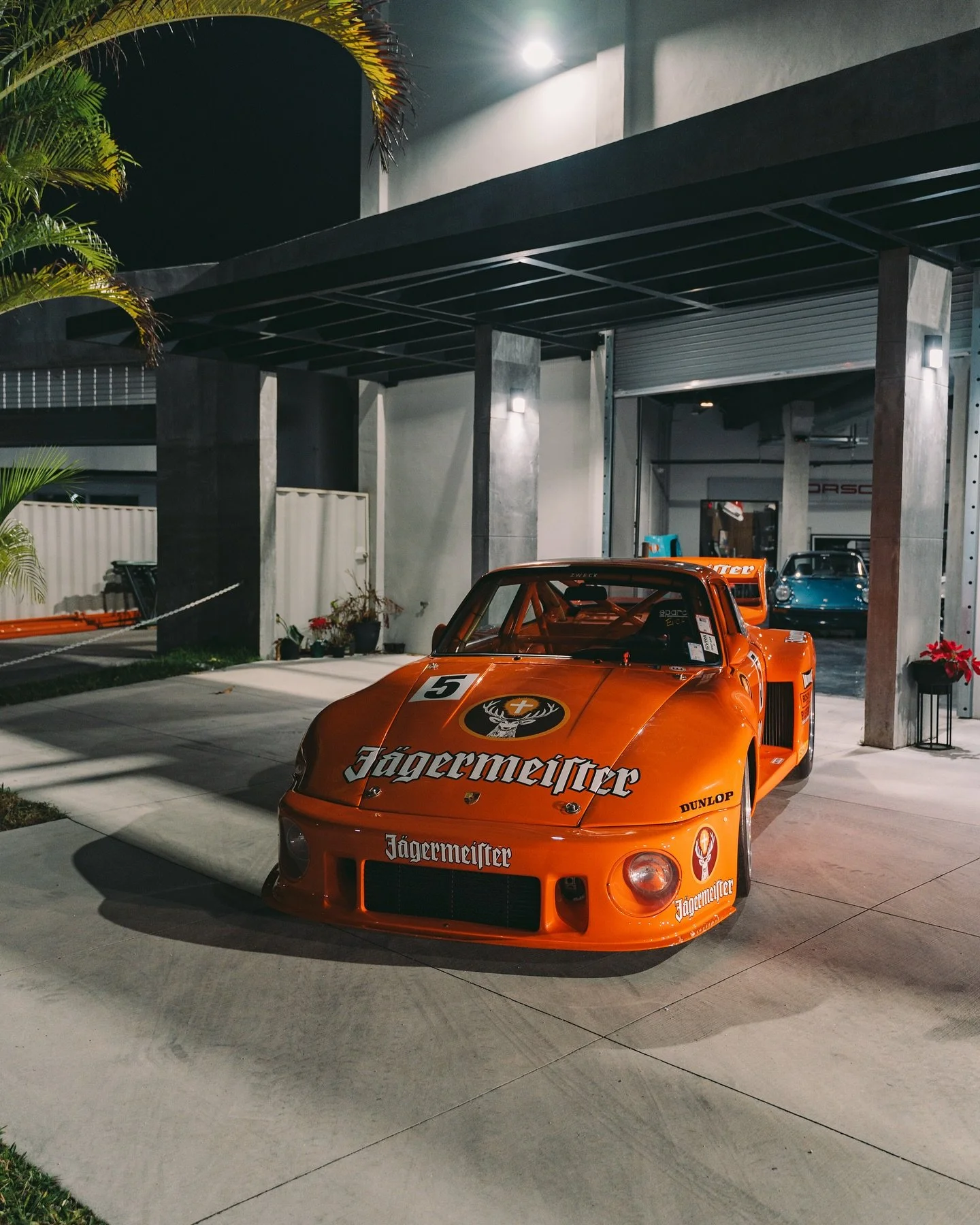 The iconic curves of the 935 K3, dressed in the J&auml;germeister orange livery  @zweck

With another iconic car next to it the @emorymotorsports 911 K 

@jagermeister @kremer.racing @oldspd @lorenzorodriguezz @dasrenntreffen 

#porsche #porsche911 #