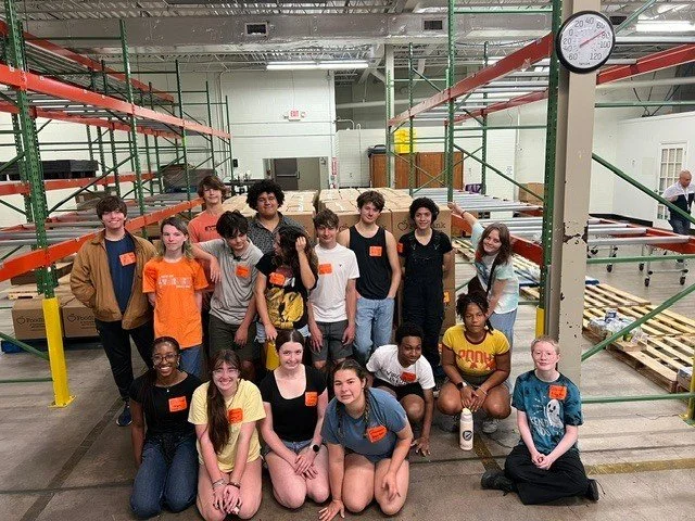 Our students had a great time packing food at the @foodbankseva ! We enjoyed serving locally, positively affecting the lives of our neighbors. We'll be back again next year. 

#tritions💙🤍🔱
#harkness
#ibworldschool
#LearningThatInspires
#OutcomesTh